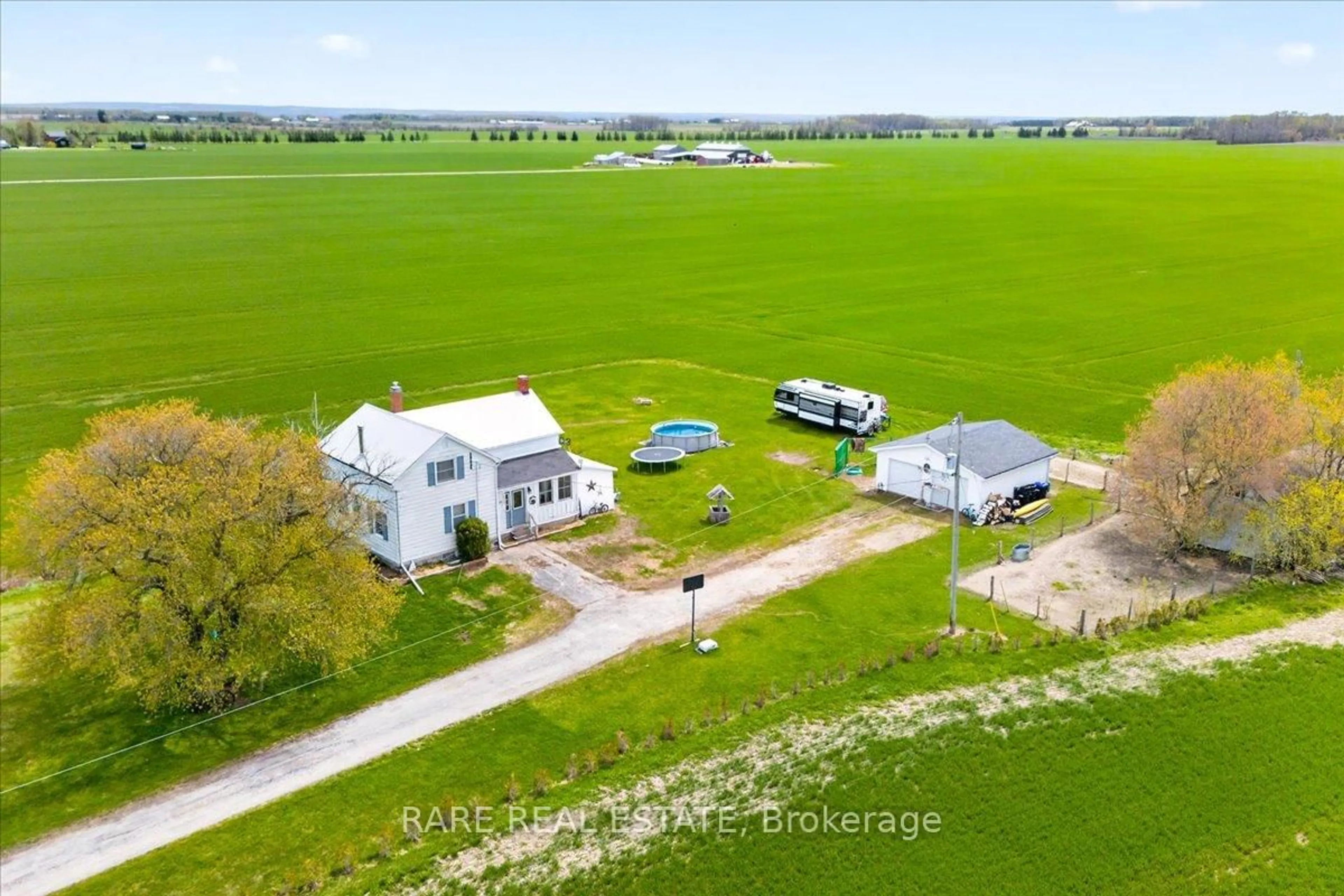 A pic from outside/outdoor area/front of a property/back of a property/a pic from drone, unknown for 4961 Concession 9 Rd, Clearview Ontario L0M 1S0