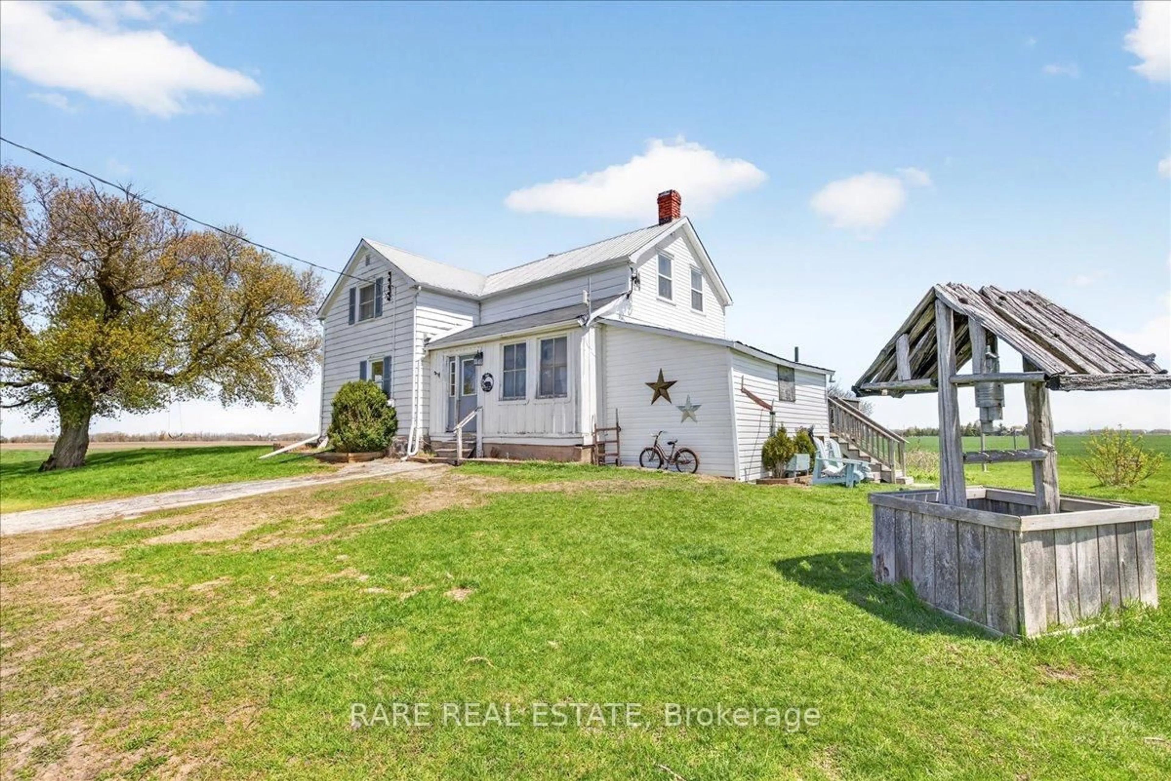 A pic from outside/outdoor area/front of a property/back of a property/a pic from drone, building for 4961 Concession 9 Rd, Clearview Ontario L0M 1S0
