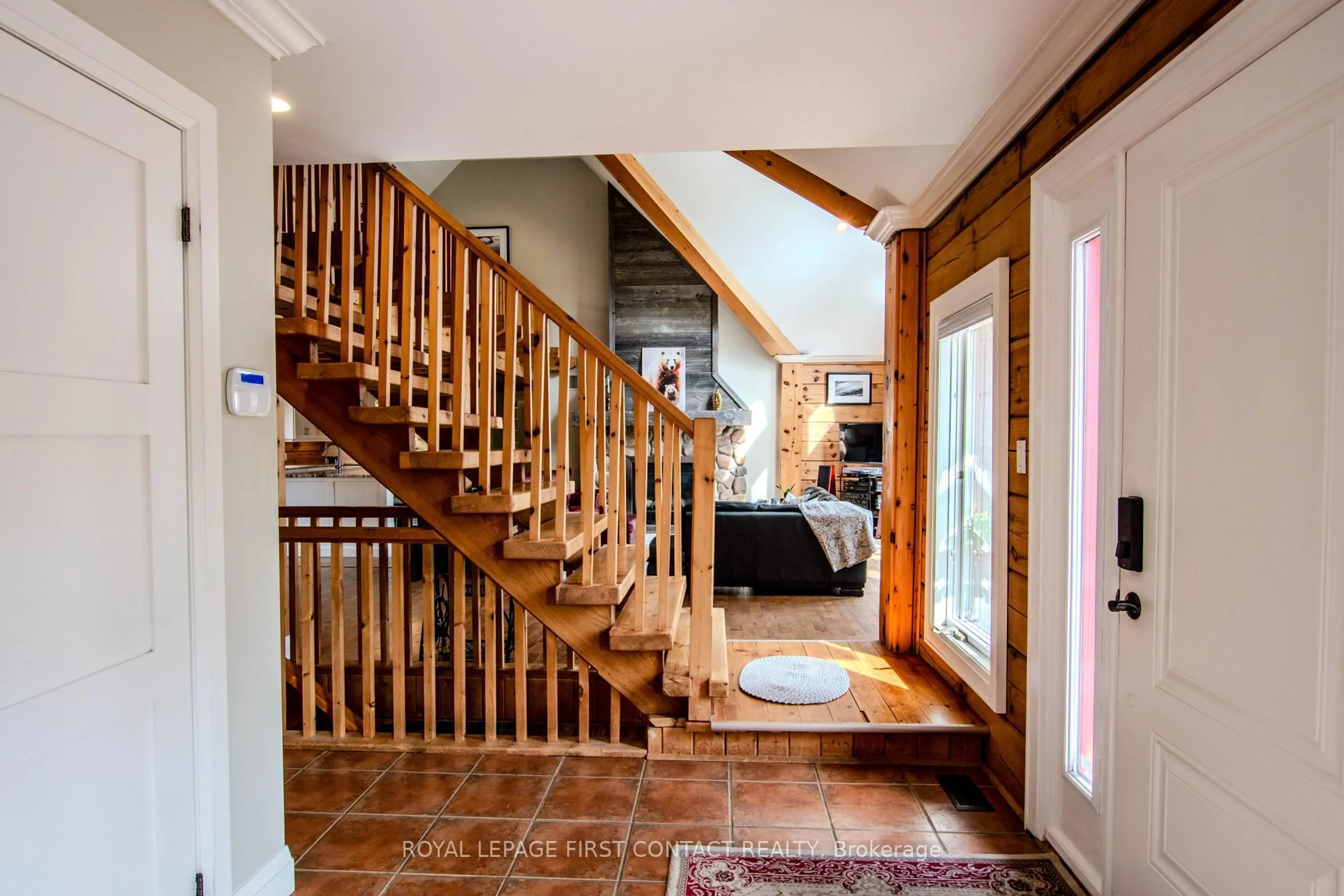 Indoor entryway for 34 Alpine Way, Oro-Medonte Ontario L0L 2L0