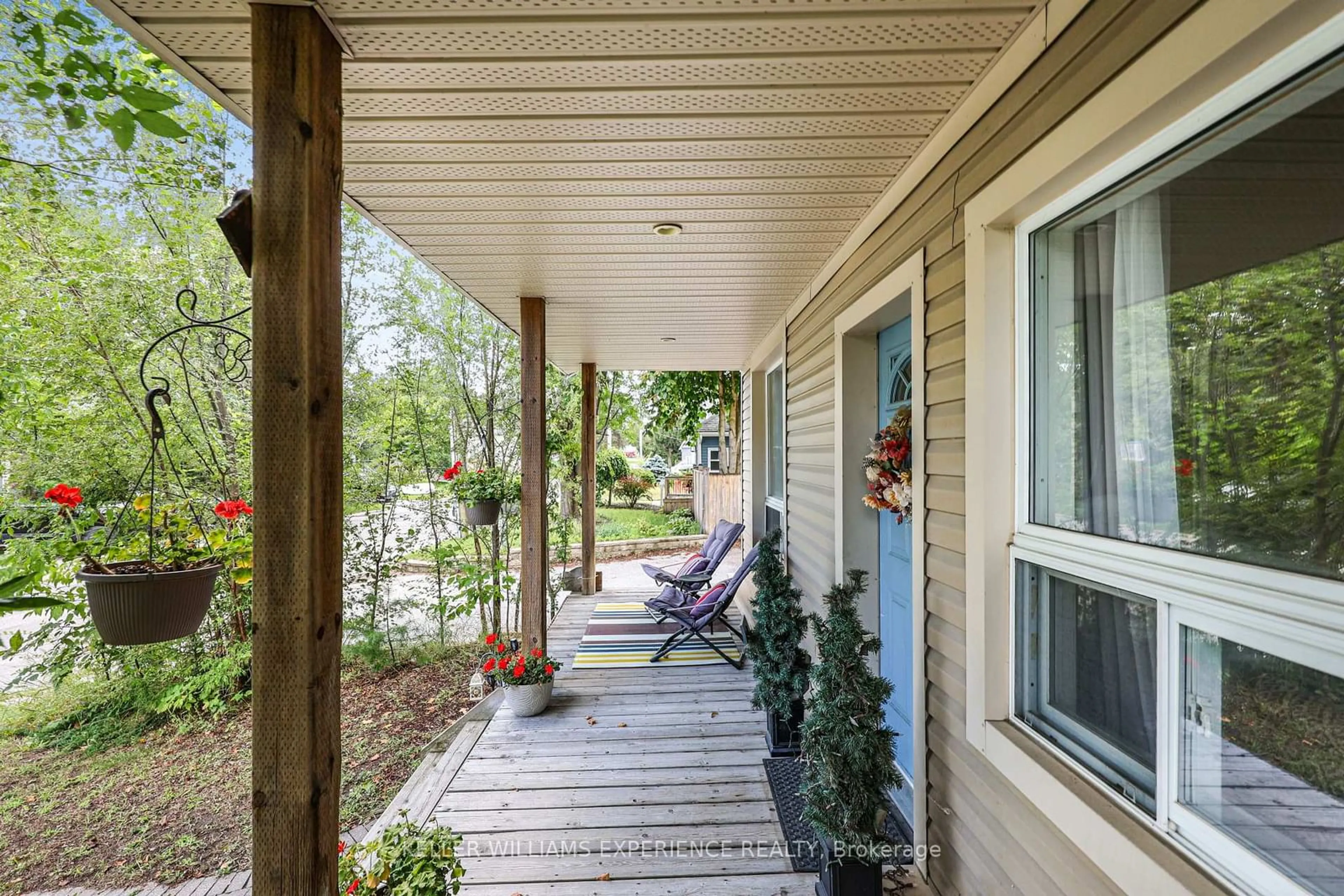 Patio, unknown for 19 Centre St, Barrie Ontario L4N 3L3