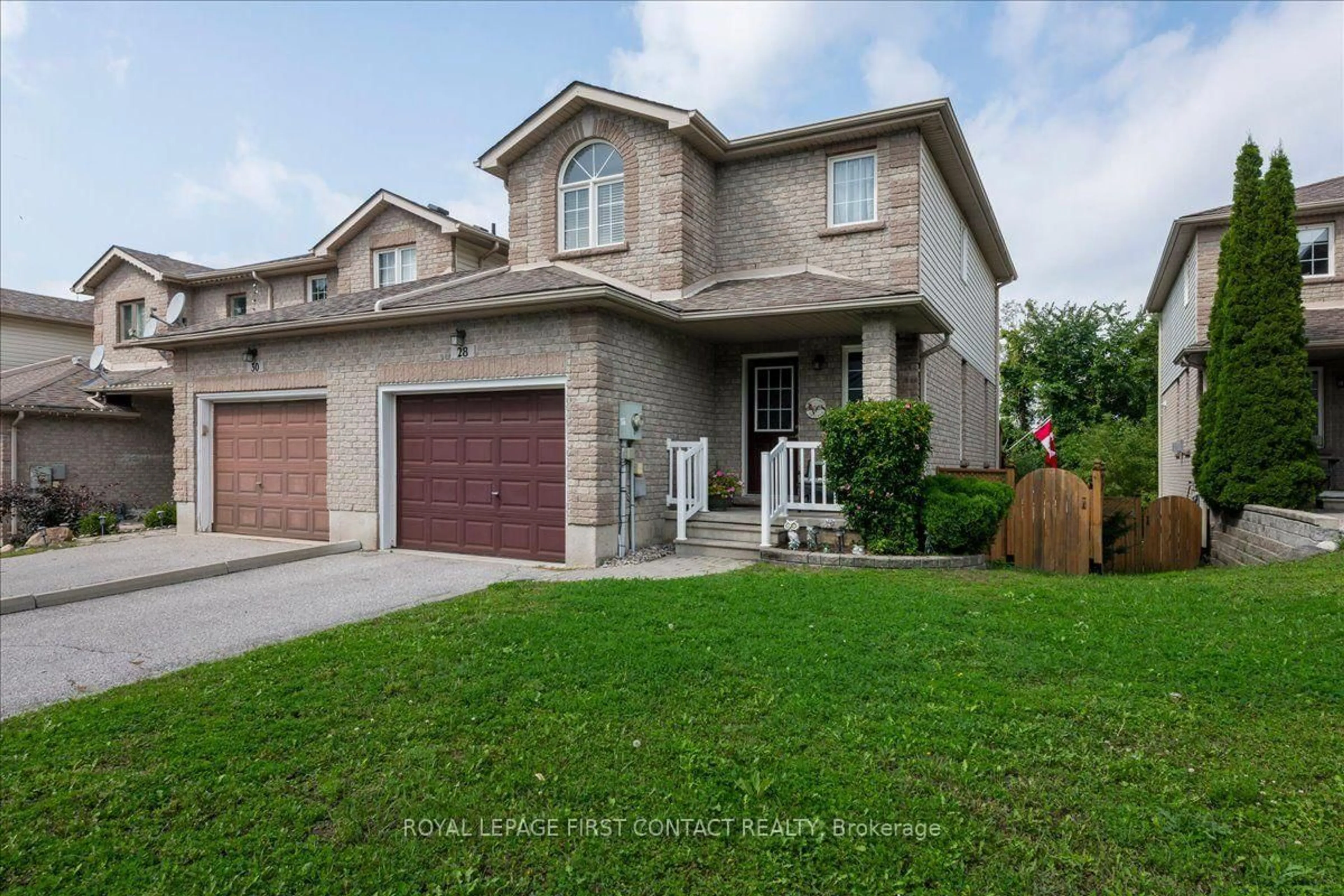 Home with brick exterior material, street for 28 Pass Crt, Barrie Ontario L4N 5R9
