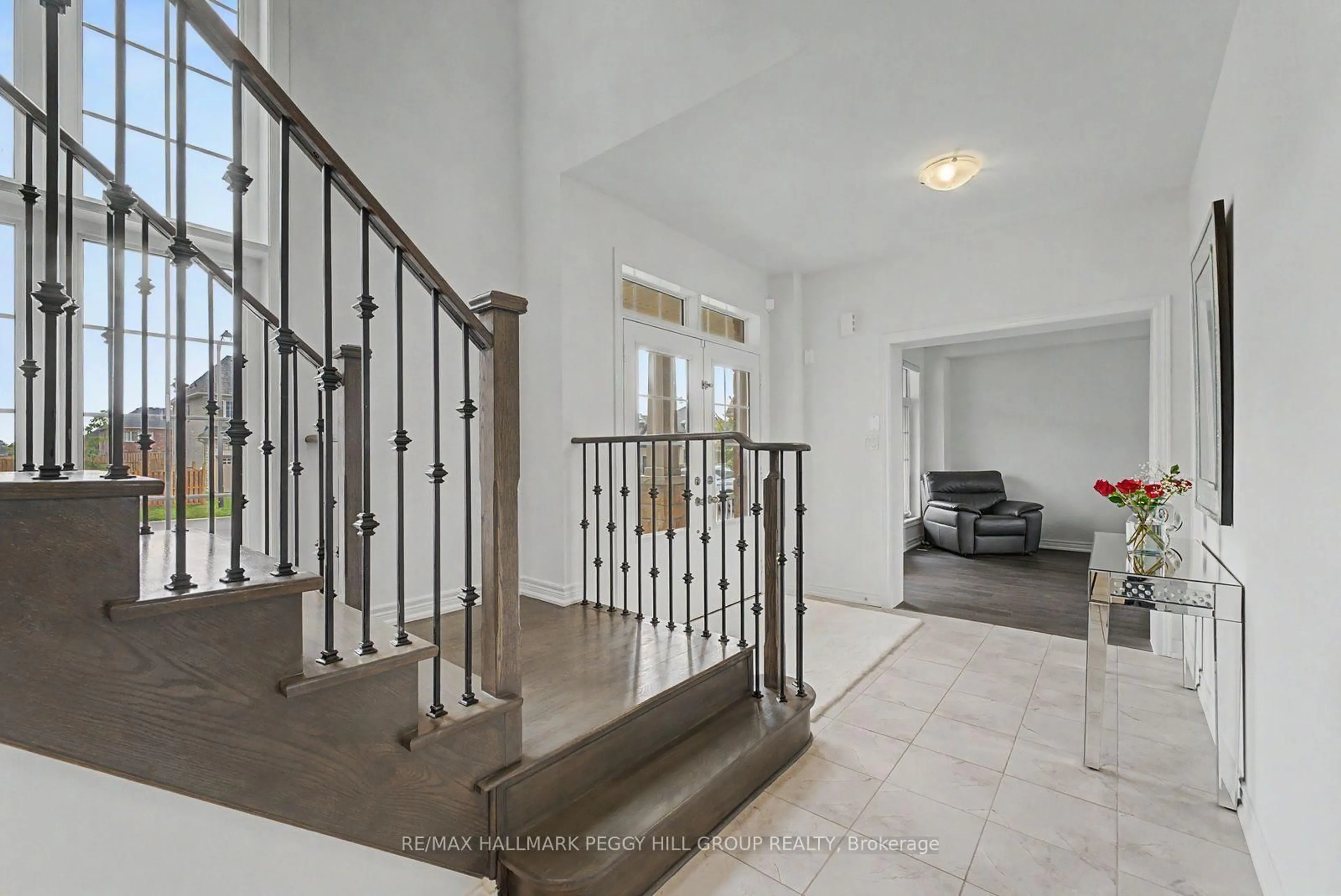 Indoor foyer for 113 Rugman Cres, Springwater Ontario L9X 2A5