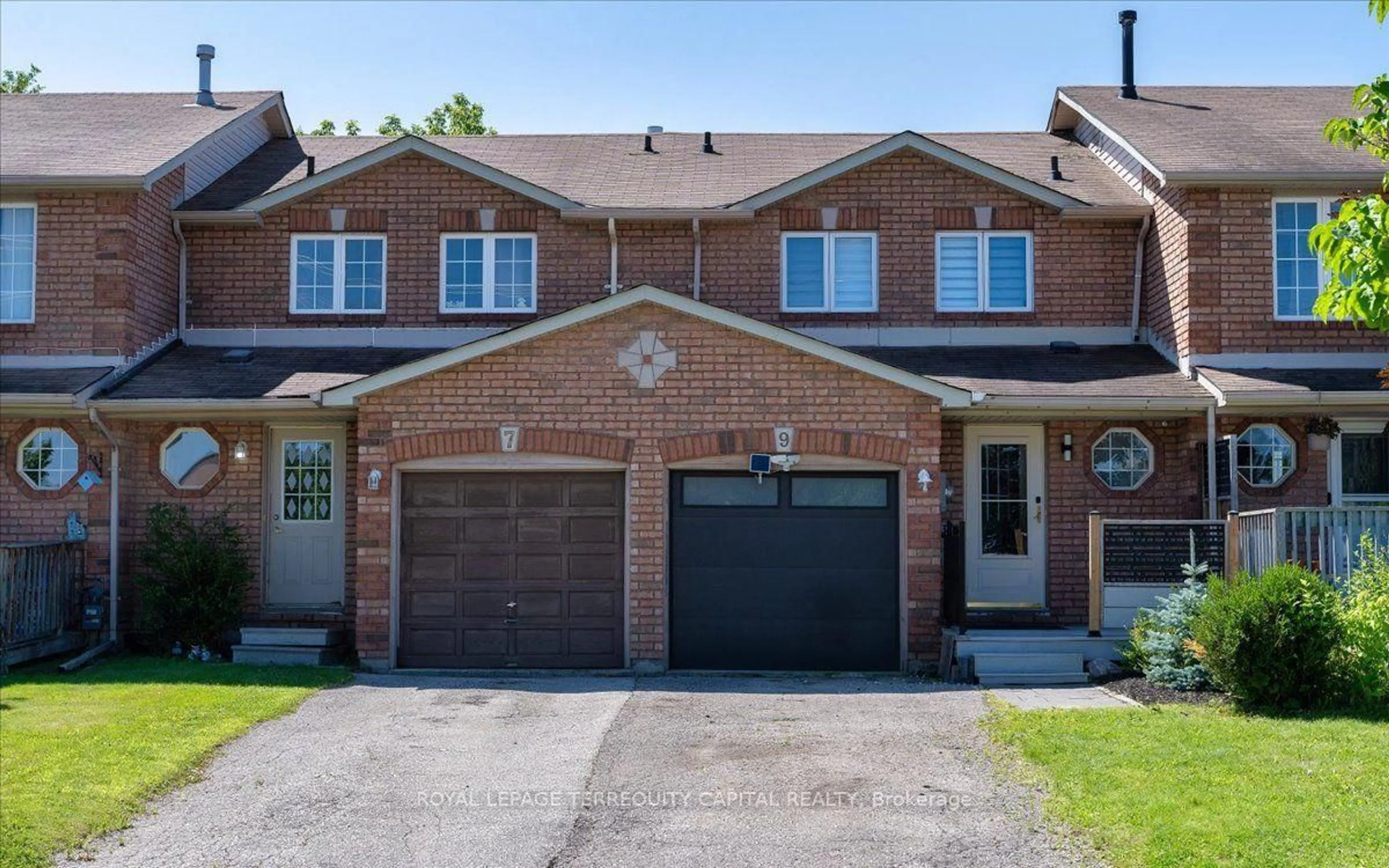 Home with brick exterior material, street for 9 Seymour Cres, Barrie Ontario L4N 8N4