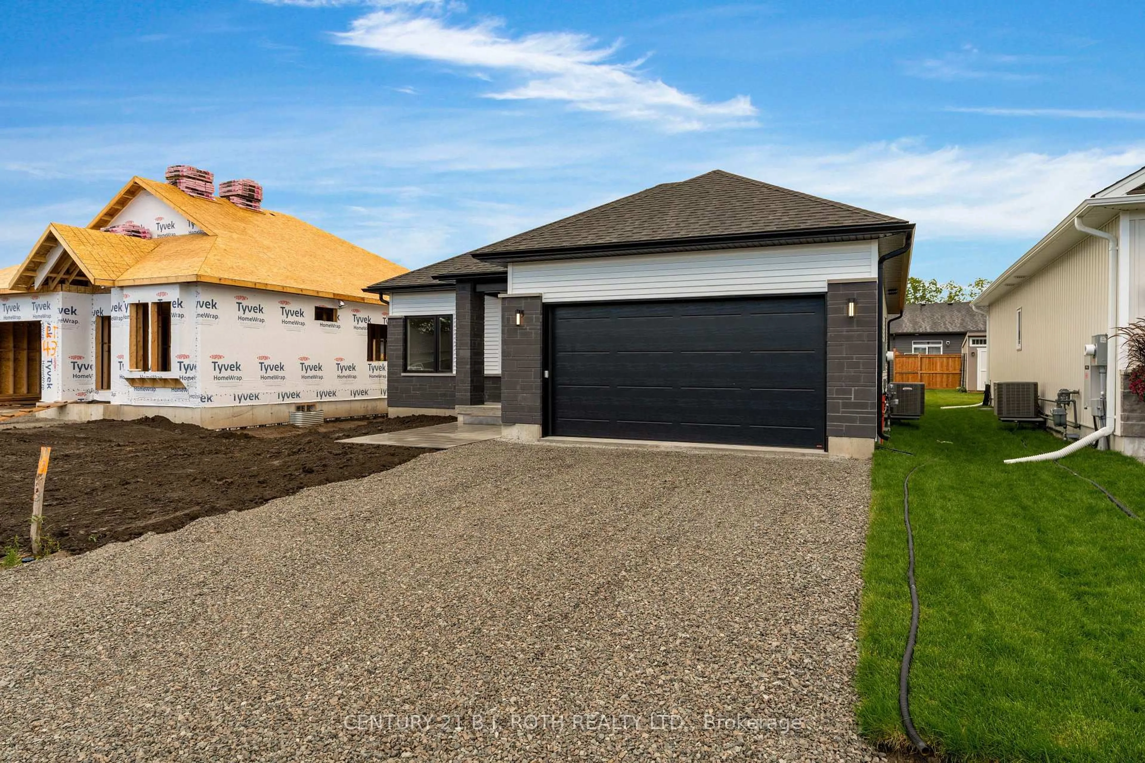 A pic from outside/outdoor area/front of a property/back of a property/a pic from drone, street for 29 Harold Ave, Severn Ontario L0K 1E0