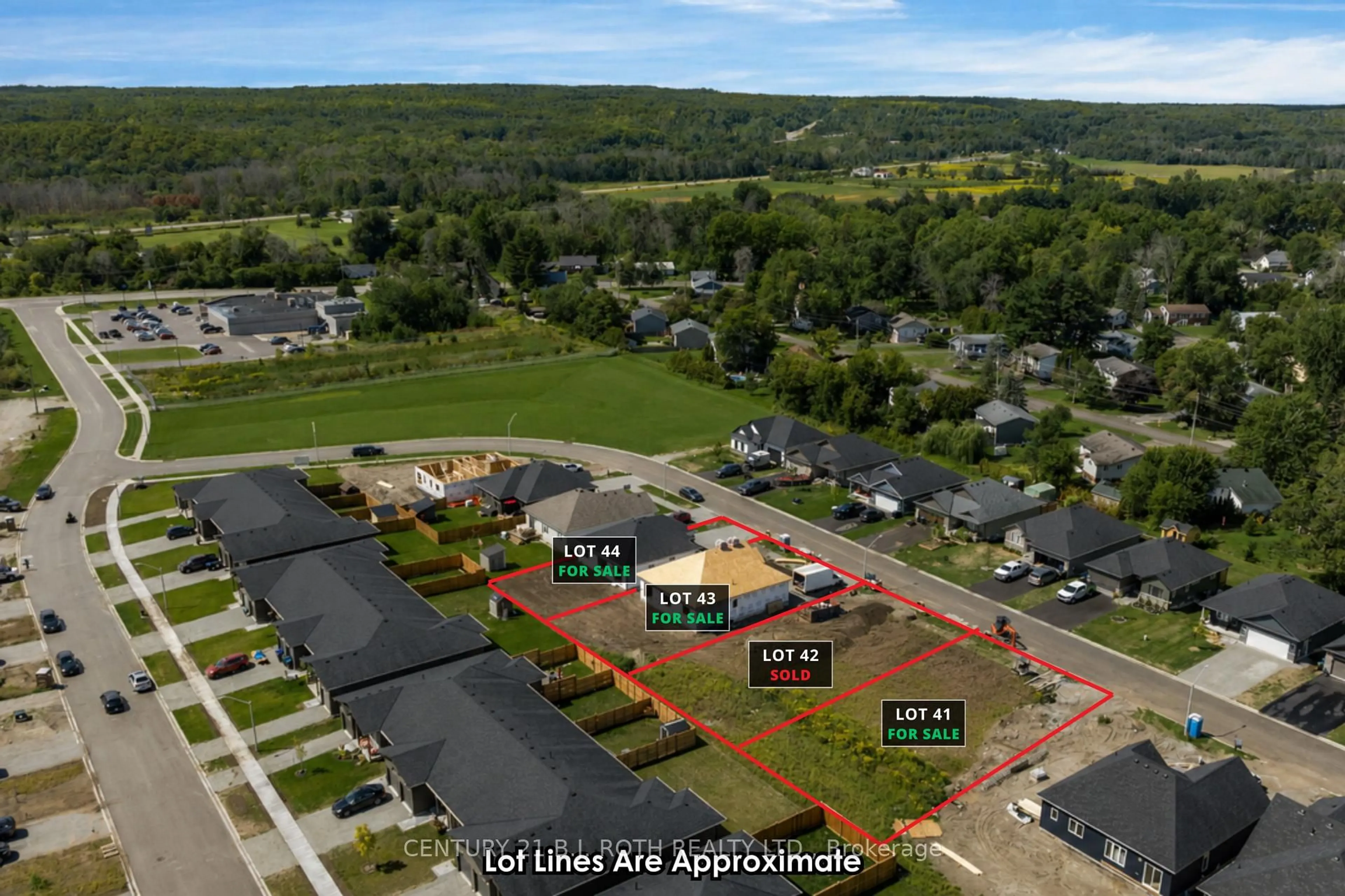 A pic from outside/outdoor area/front of a property/back of a property/a pic from drone, street for 35 Harold Ave, Severn Ontario L0K 1E0