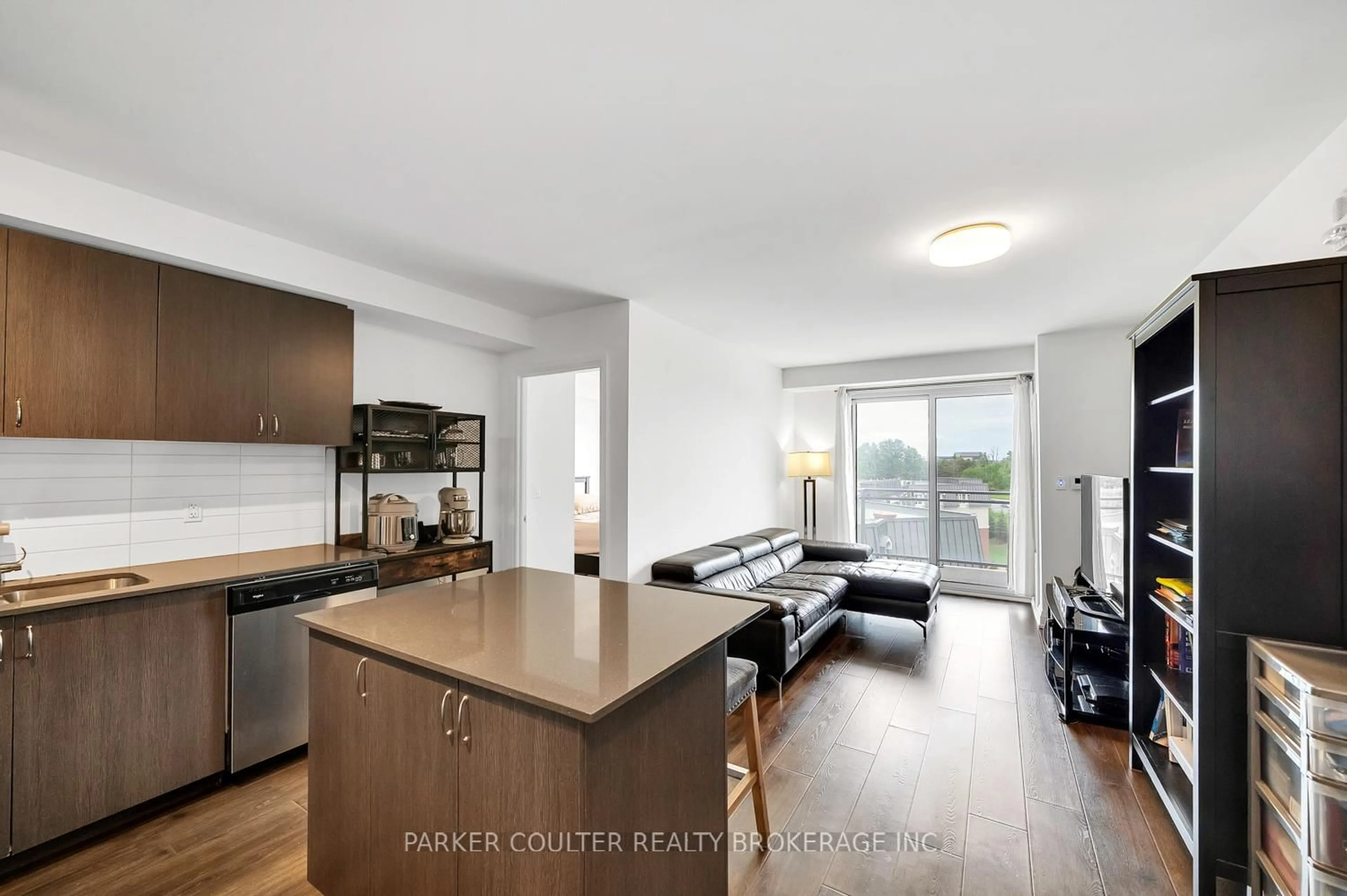 Open concept kitchen, wood/laminate floor for 58 Lakeside Terr #909, Barrie Ontario L4M 0L5