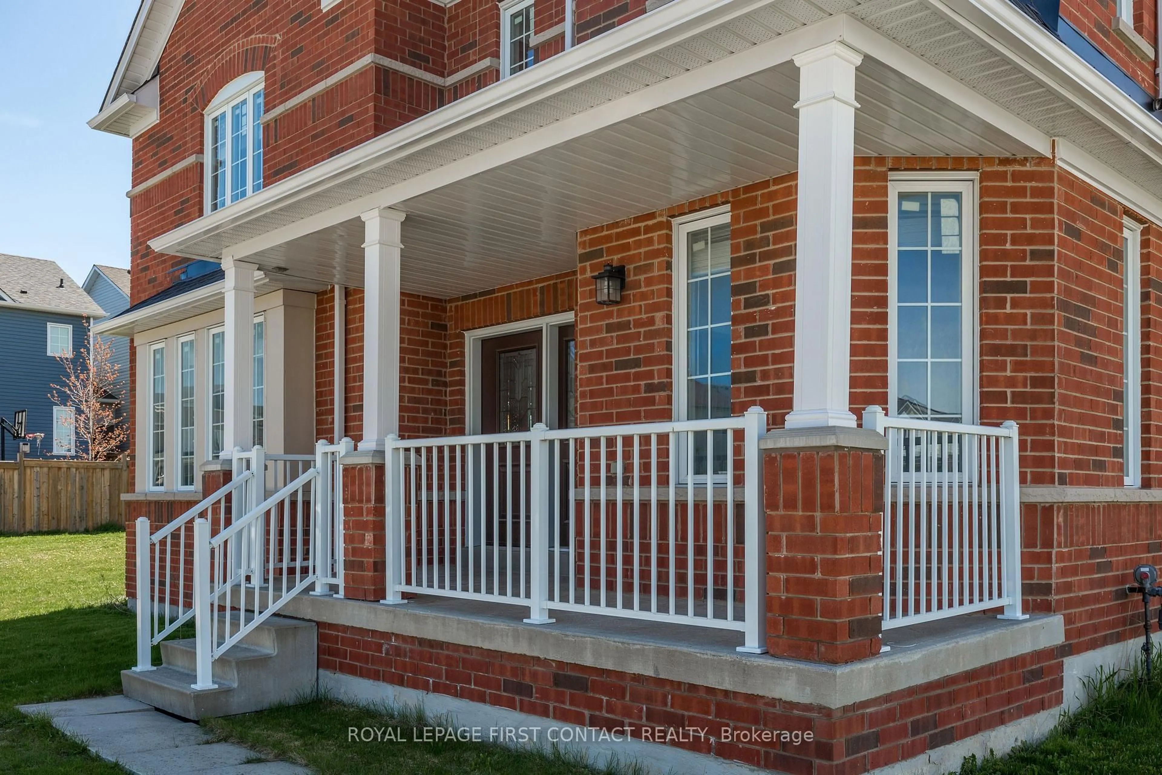 Home with brick exterior material, street for 1 Griffin Gate, Barrie Ontario L4M 7G4
