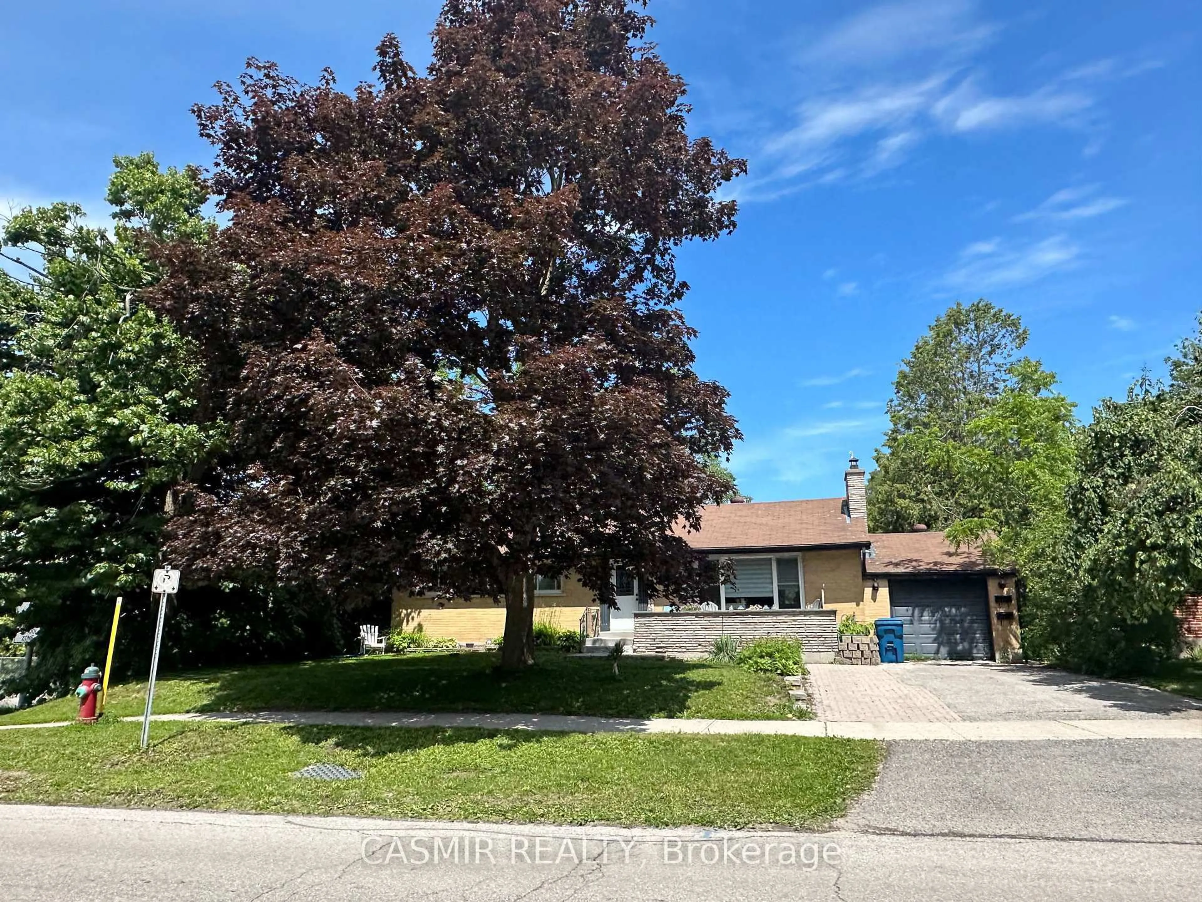 A pic from outside/outdoor area/front of a property/back of a property/a pic from drone, street for 134 North St, Orillia Ontario L3V 3S8