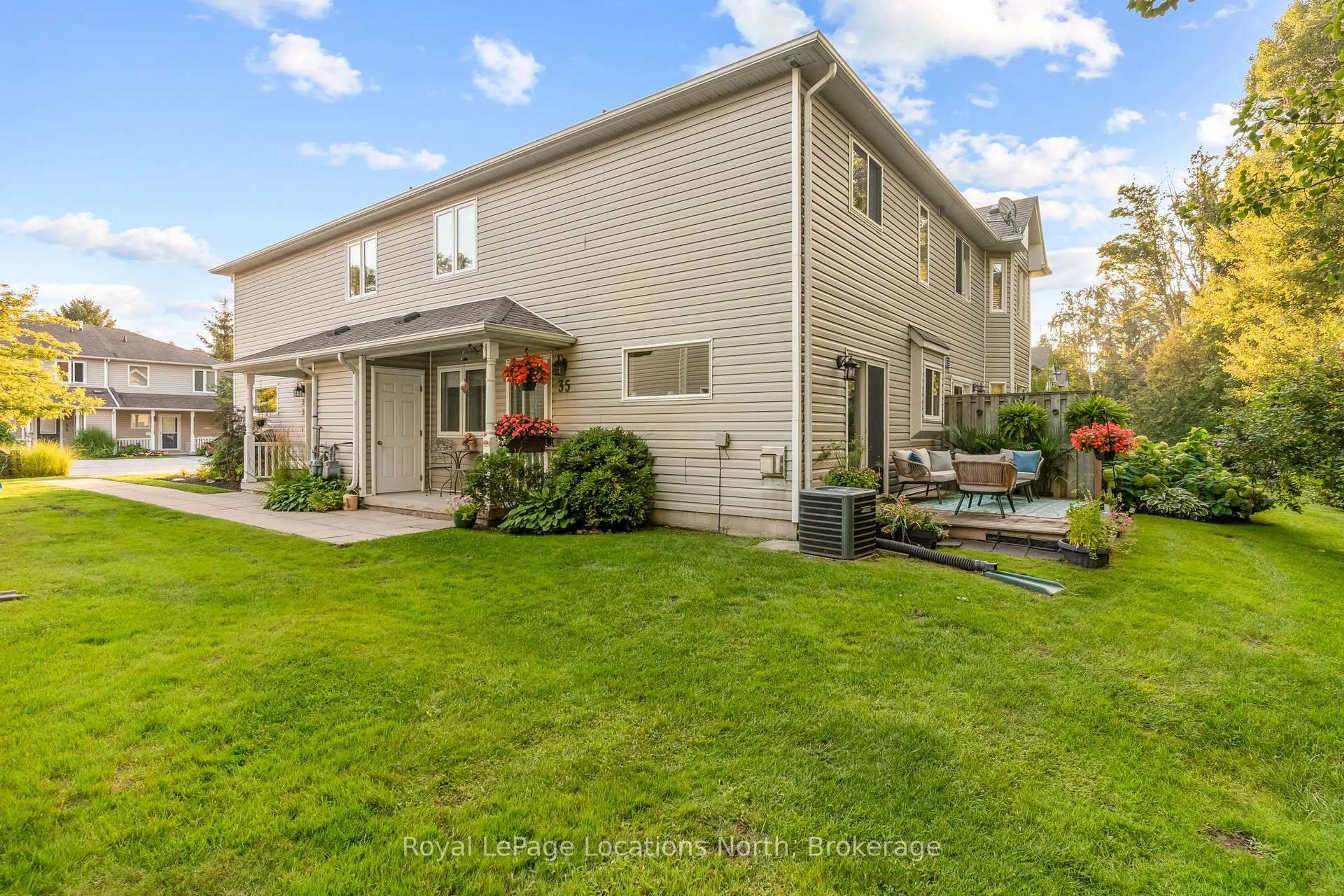 Patio, street for 35 Sundial Crt #17, Collingwood Ontario L9Y 5E5
