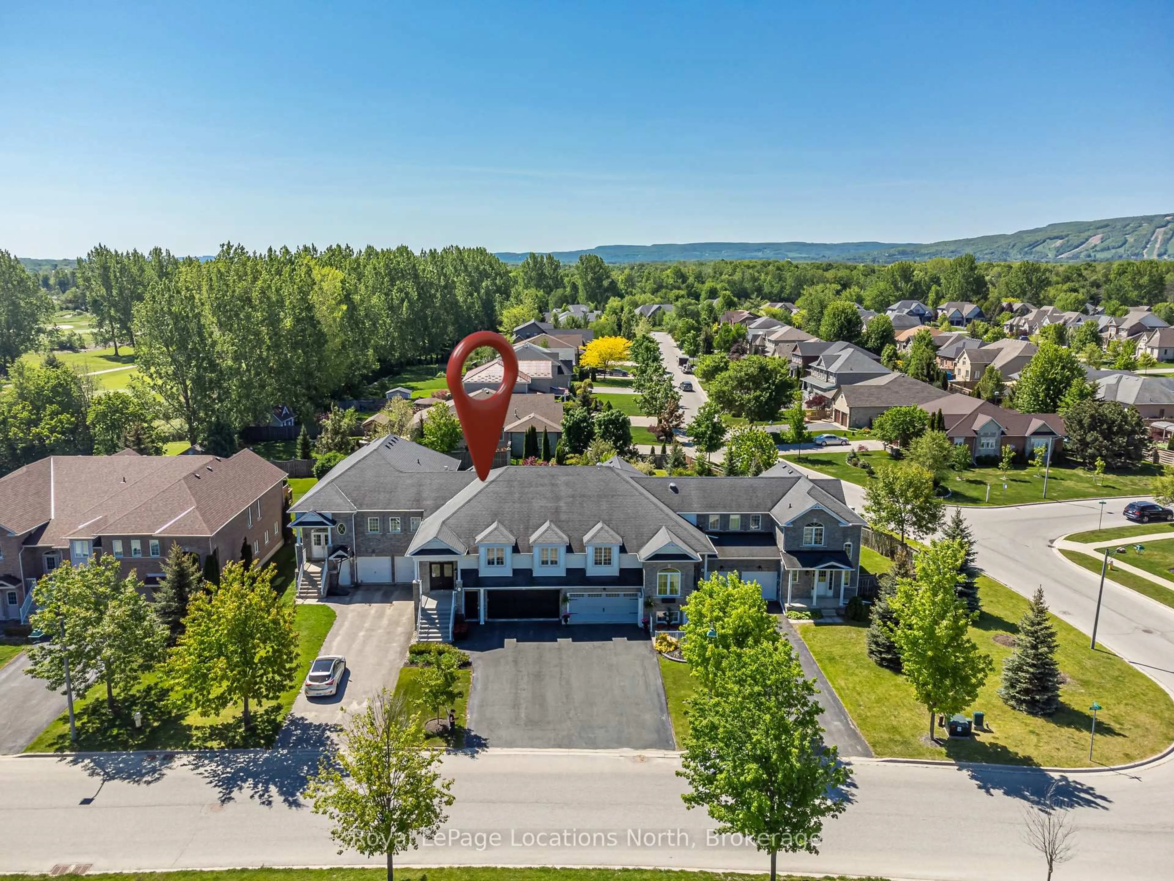 A pic from outside/outdoor area/front of a property/back of a property/a pic from drone, mountain view for 6 Thomas Dr, Collingwood Ontario L9Y 0A6