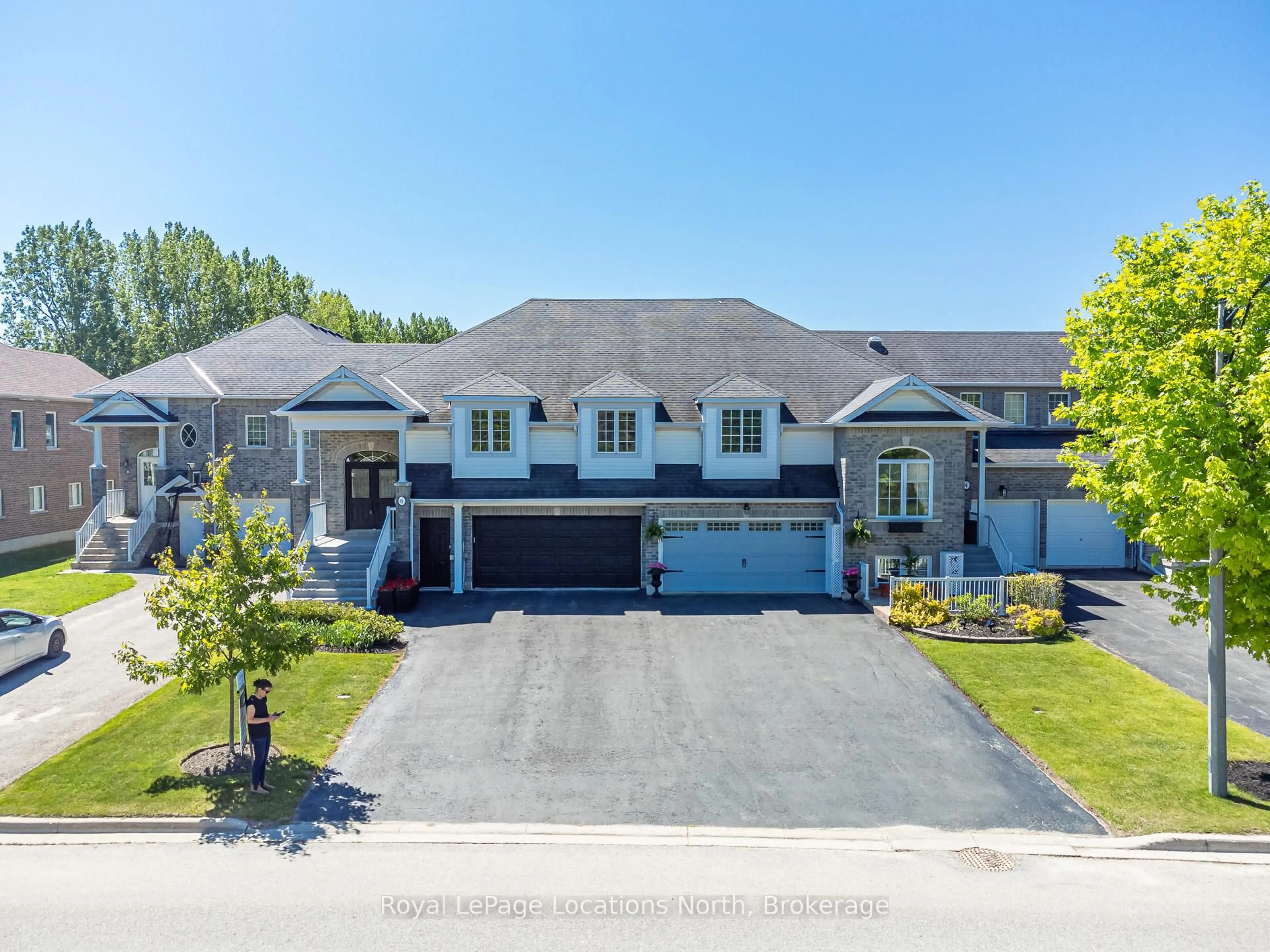 A pic from outside/outdoor area/front of a property/back of a property/a pic from drone, street for 6 Thomas Dr, Collingwood Ontario L9Y 0A6