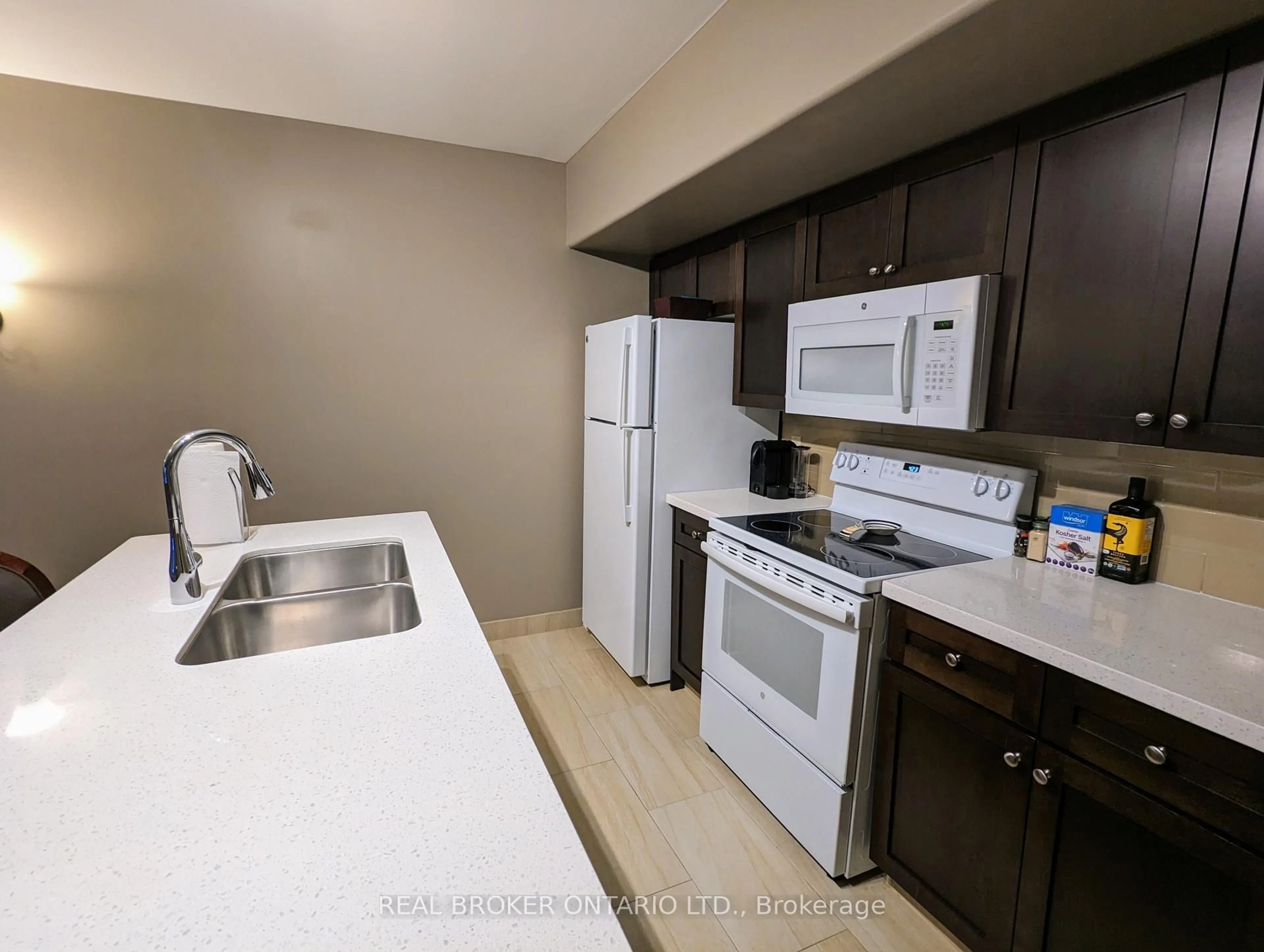 Standard kitchen, unknown for 90 Highland Dr, Oro-Medonte Ontario L0L 2L0