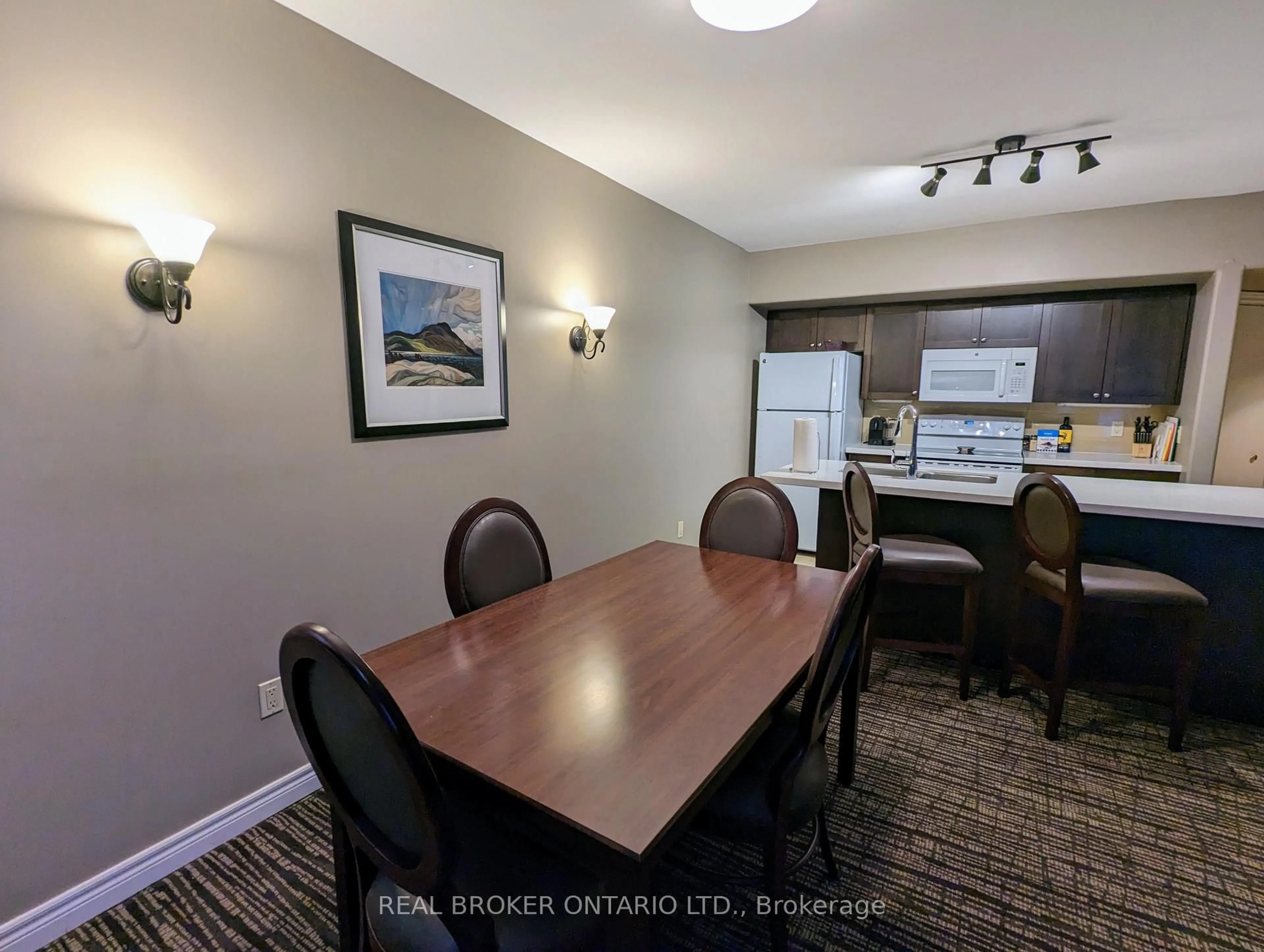 Dining room, unknown for 90 Highland Dr, Oro-Medonte Ontario L0L 2L0