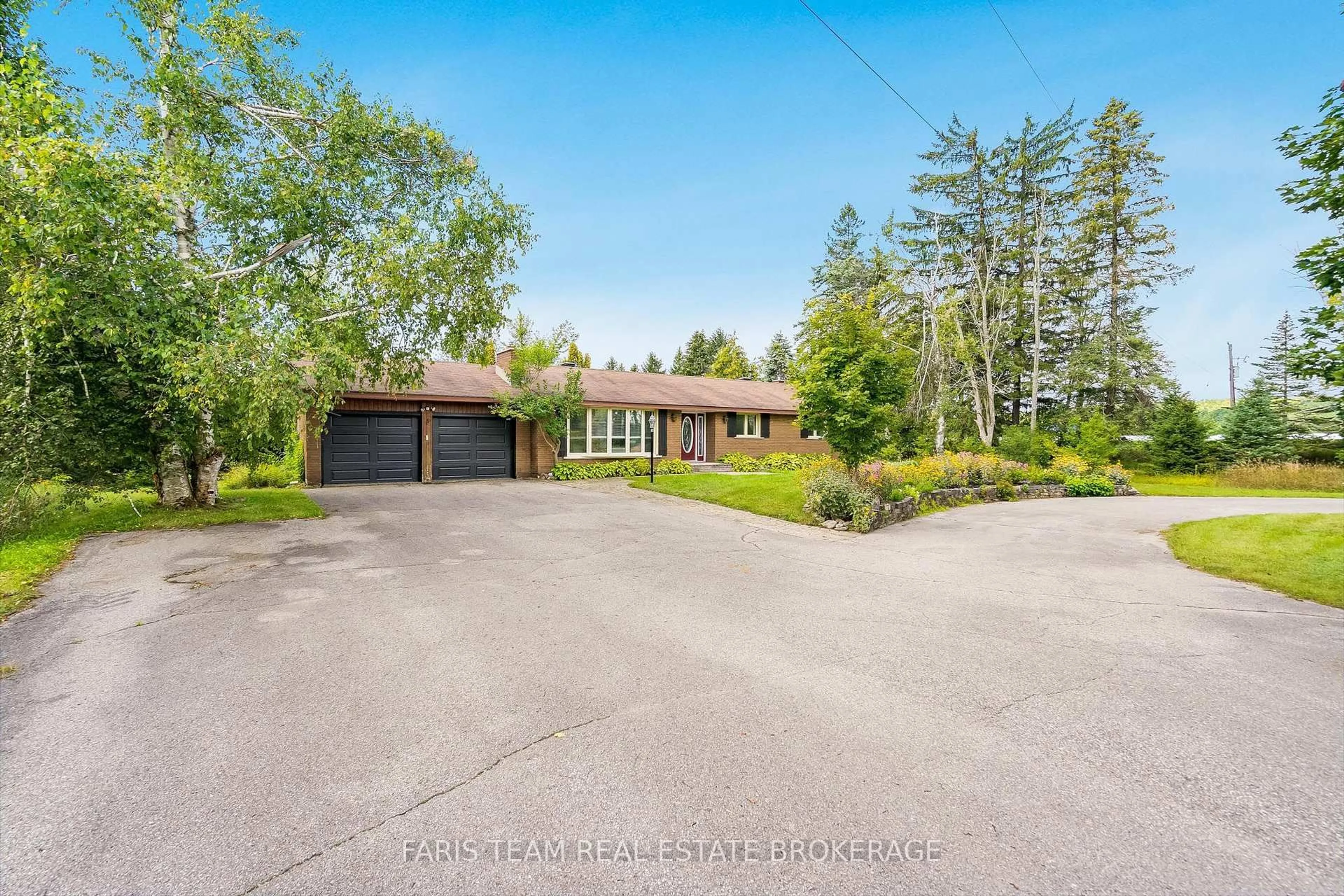 A pic from outside/outdoor area/front of a property/back of a property/a pic from drone, street for 2536 4th Line, Oro-Medonte Ontario L0L 2L0