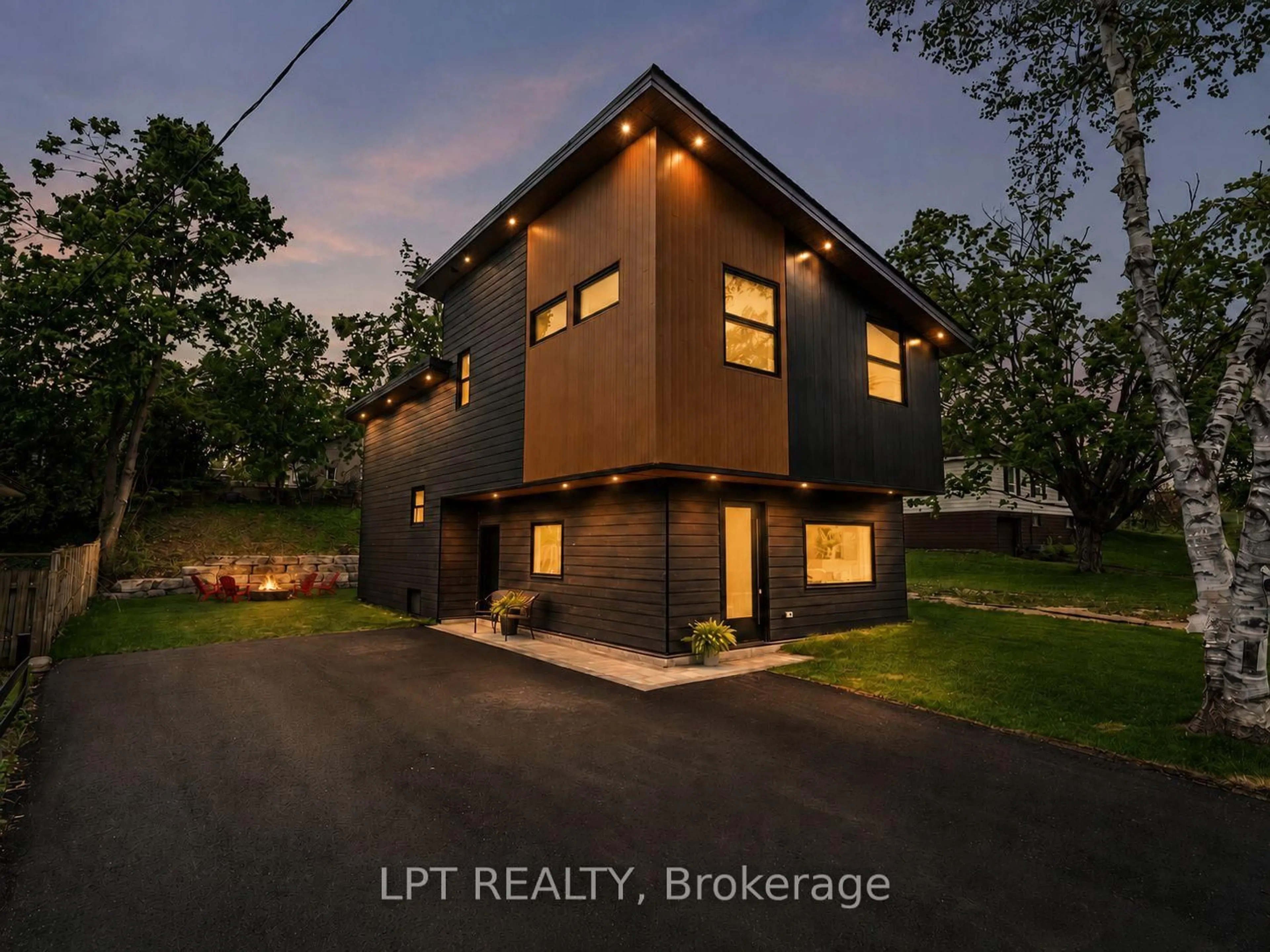 Unknown for 168 Berczy St, Barrie Ontario L4M 3R6