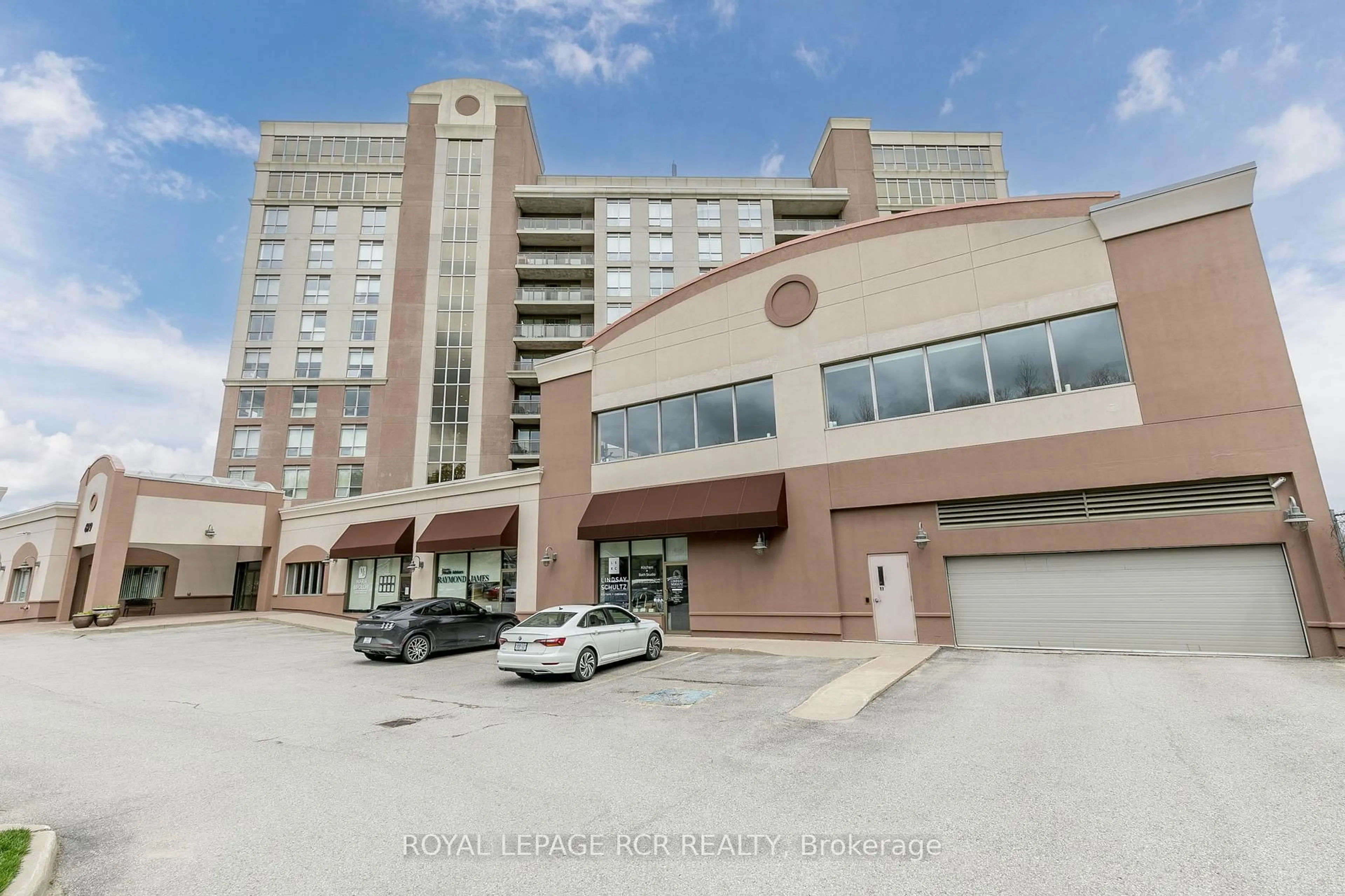 Indoor foyer for 699 Aberdeen Blvd #608, Midland Ontario L4R 5P2