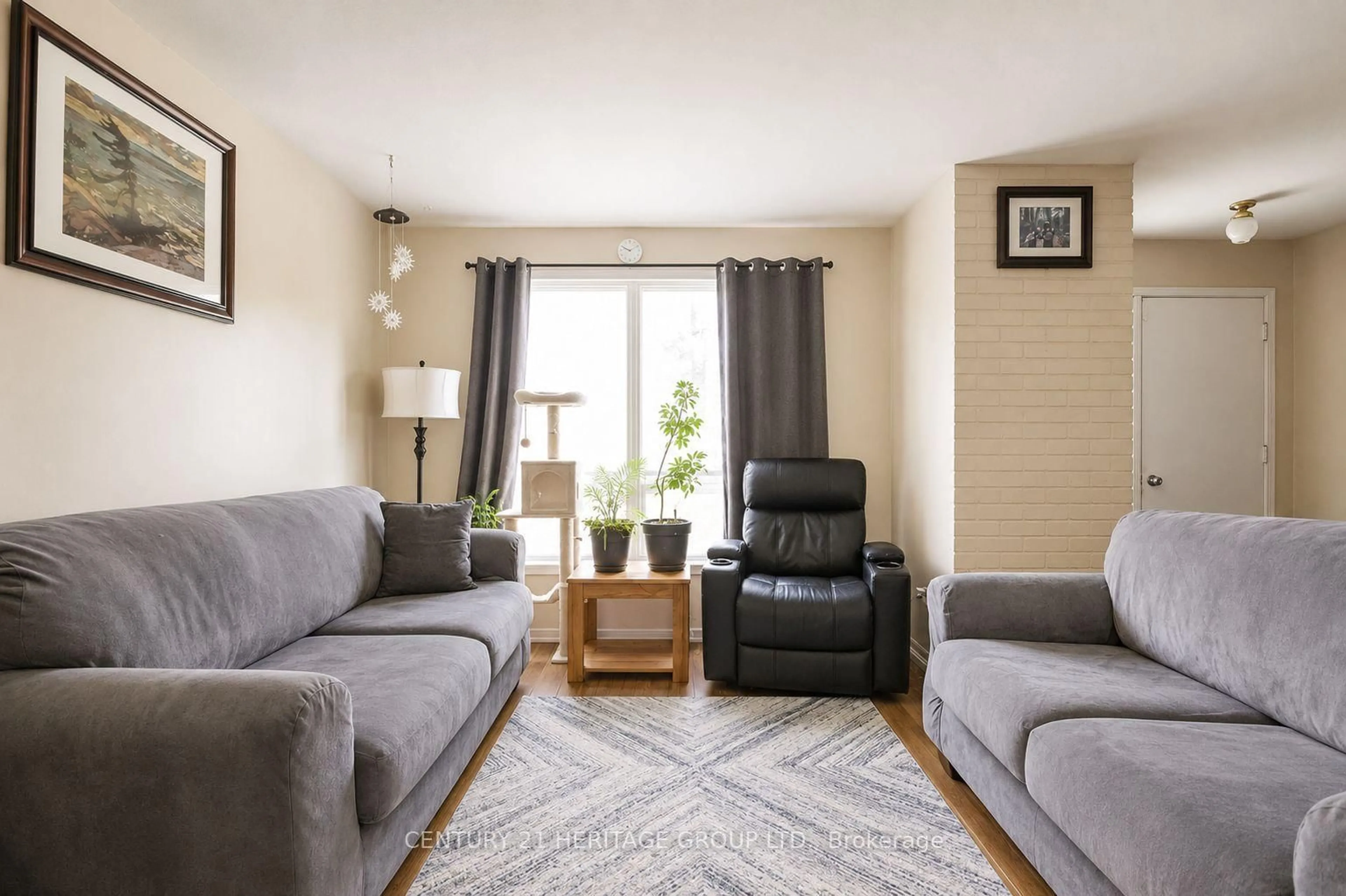 Living room with furniture, unknown for 85 Chaucer Cres, Barrie Ontario L4N 4T8