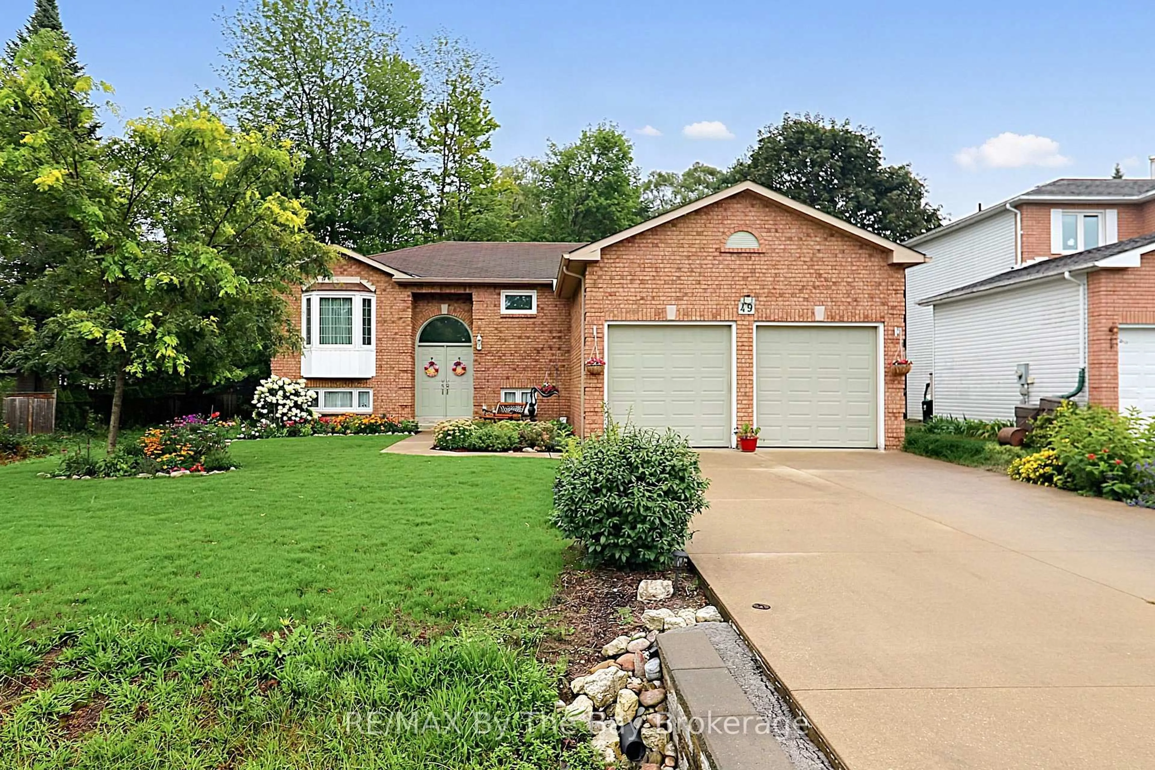 Home with brick exterior material, street for 49 Royal Beech Dr, Wasaga Beach Ontario L9Z 1H3