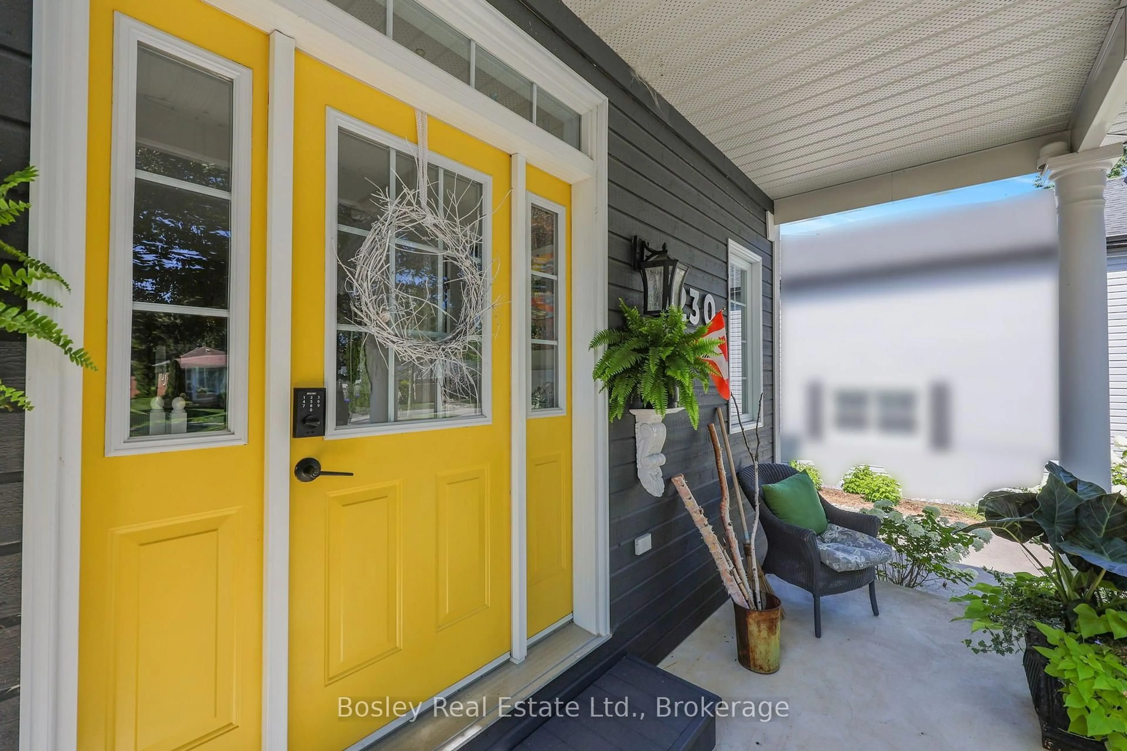Indoor entryway for 230 Napier St, Collingwood Ontario L9Y 3T3