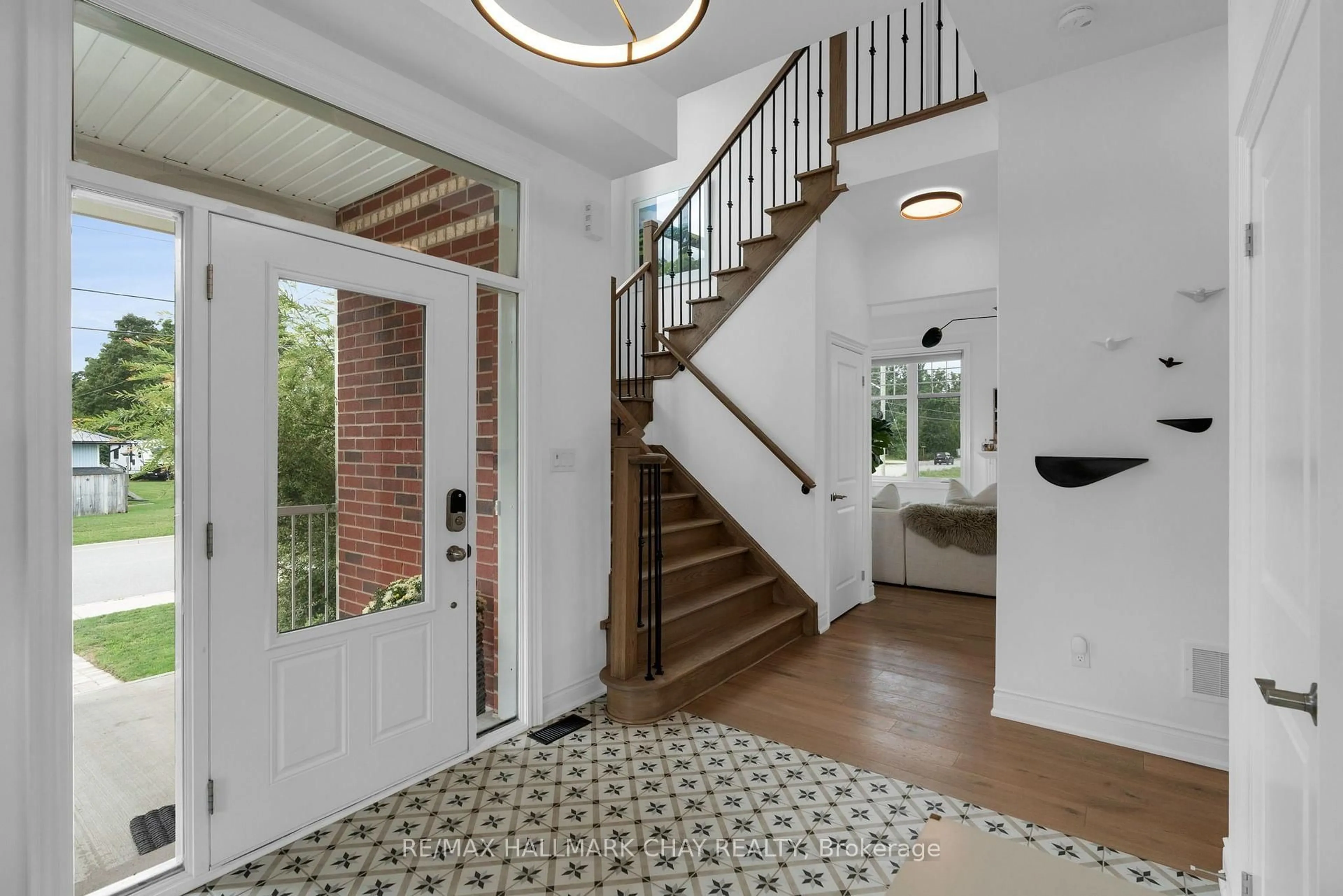 Indoor entryway for 46 Francis St, Clearview Ontario L0M 1G0