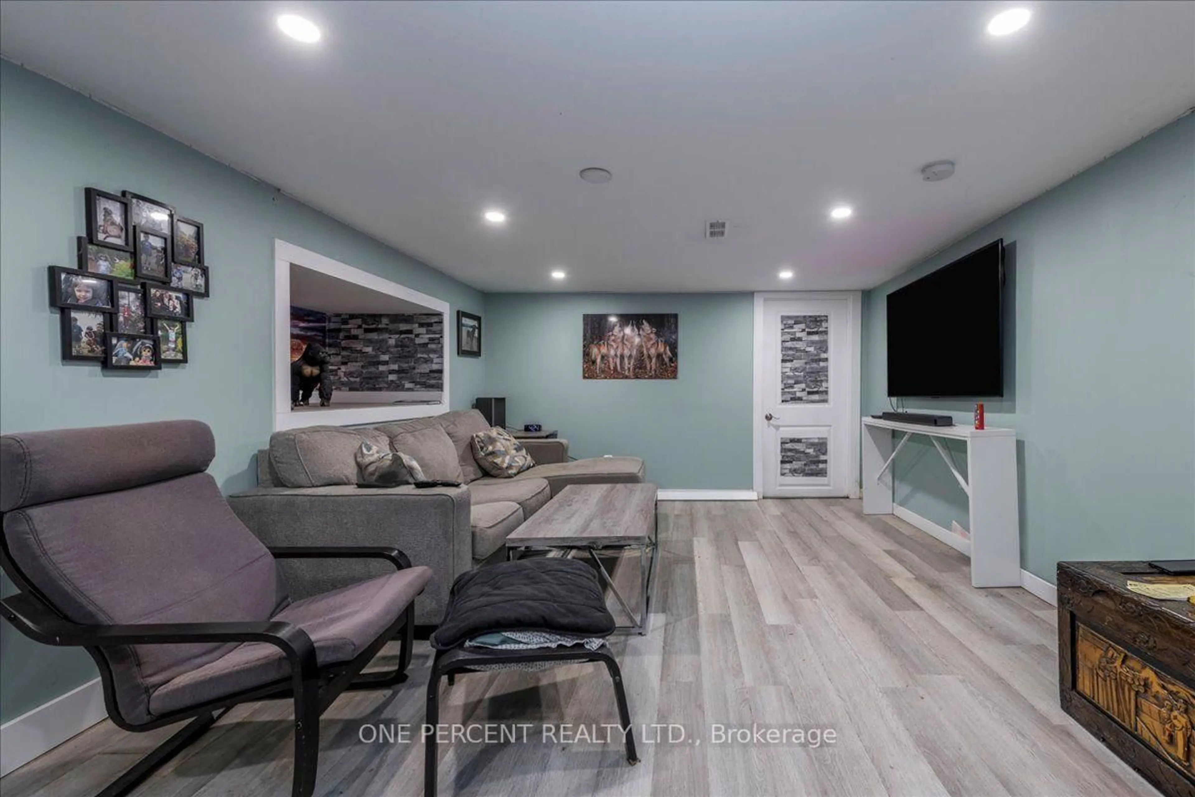 Home theater for 224 Foster Dr, Barrie Ontario L4N 3X8