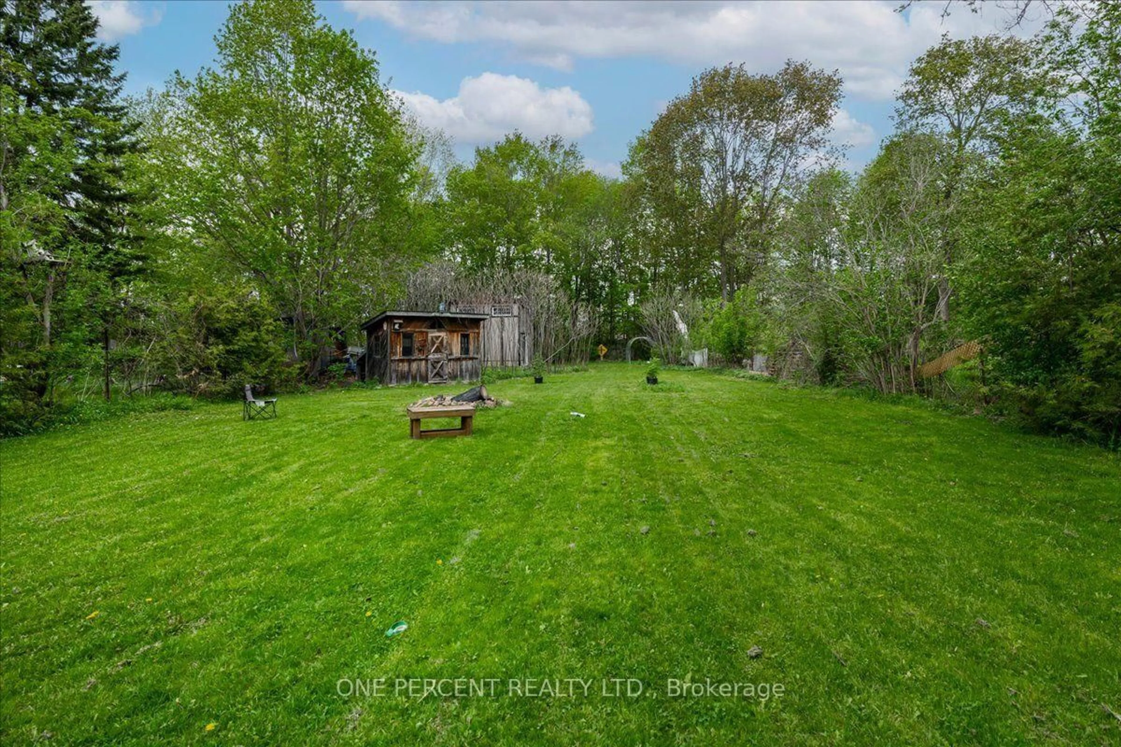 A pic from outside/outdoor area/front of a property/back of a property/a pic from drone, forest/trees view for 224 Foster Dr, Barrie Ontario L4N 3X8