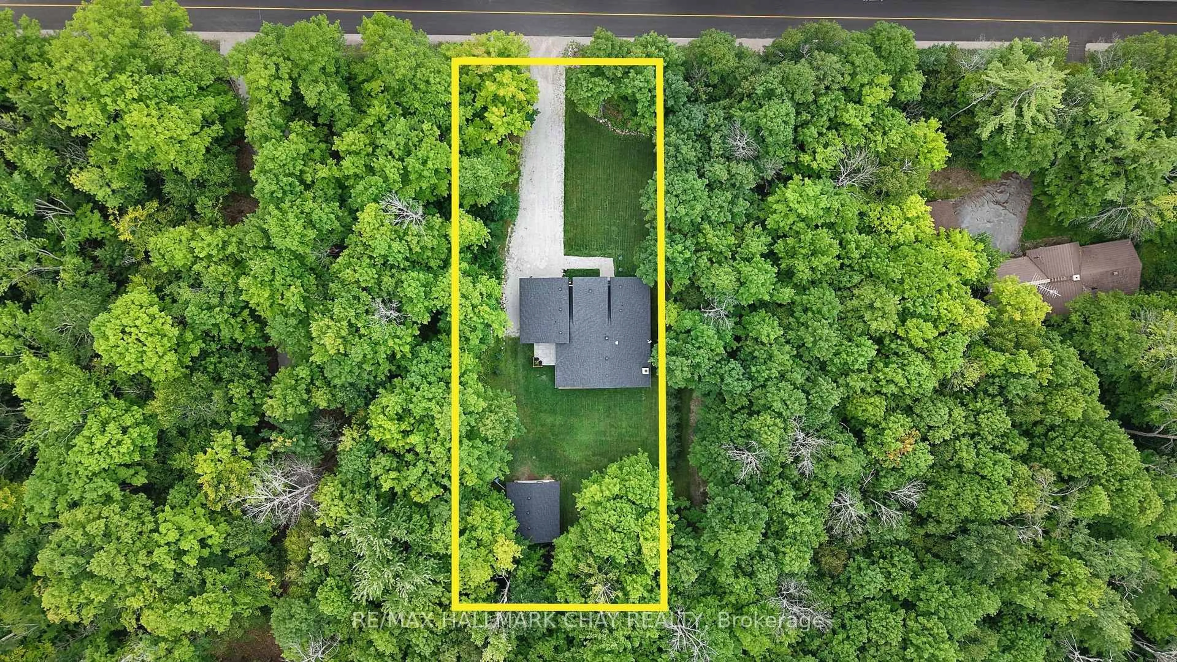 A pic from outside/outdoor area/front of a property/back of a property/a pic from drone, unknown for 4775 Line 11, Oro-Medonte Ontario L0K 1E0