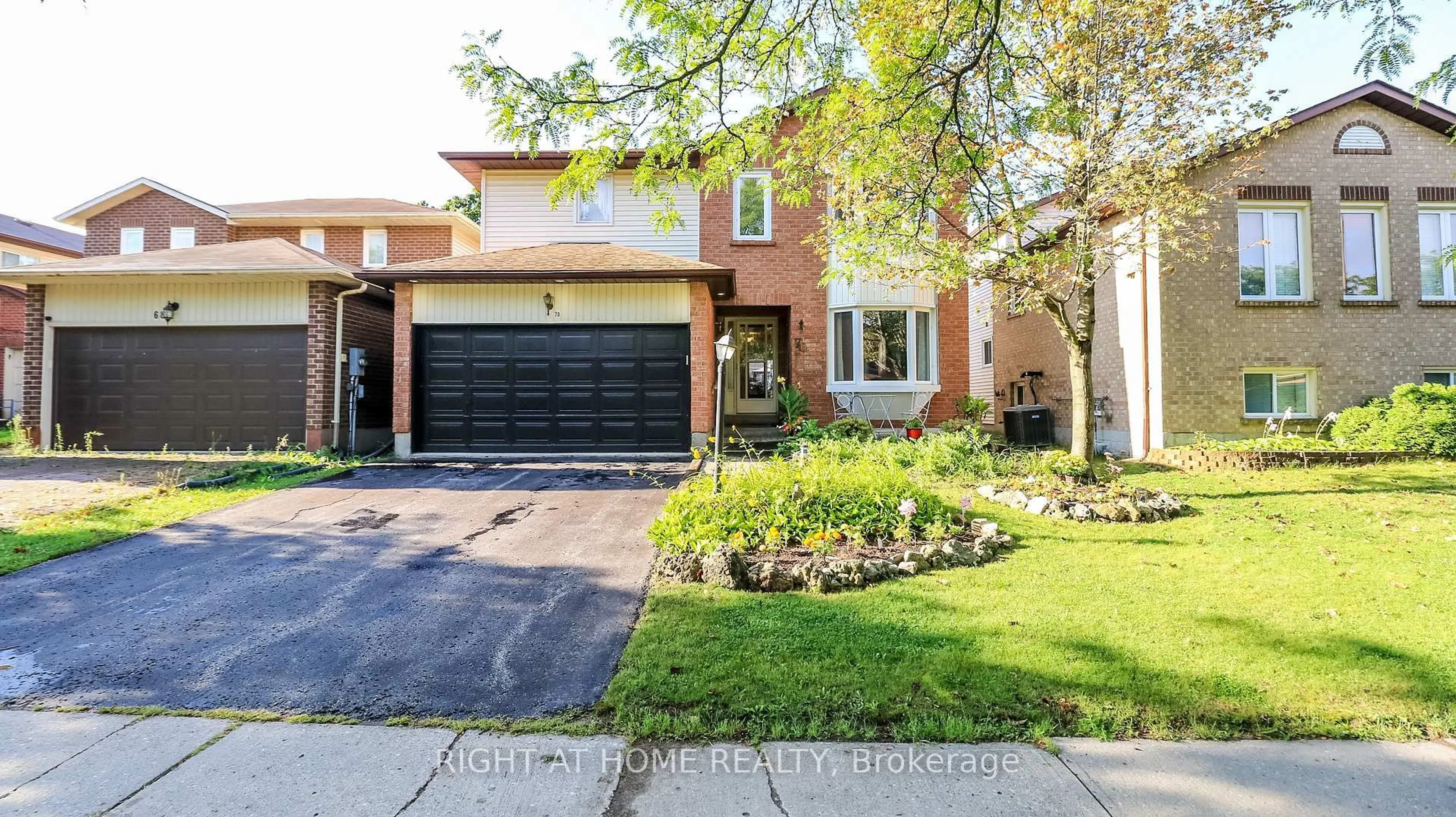 Home with brick exterior material, street for 70 Kinzie Lane, Barrie Ontario L4M 5Z8