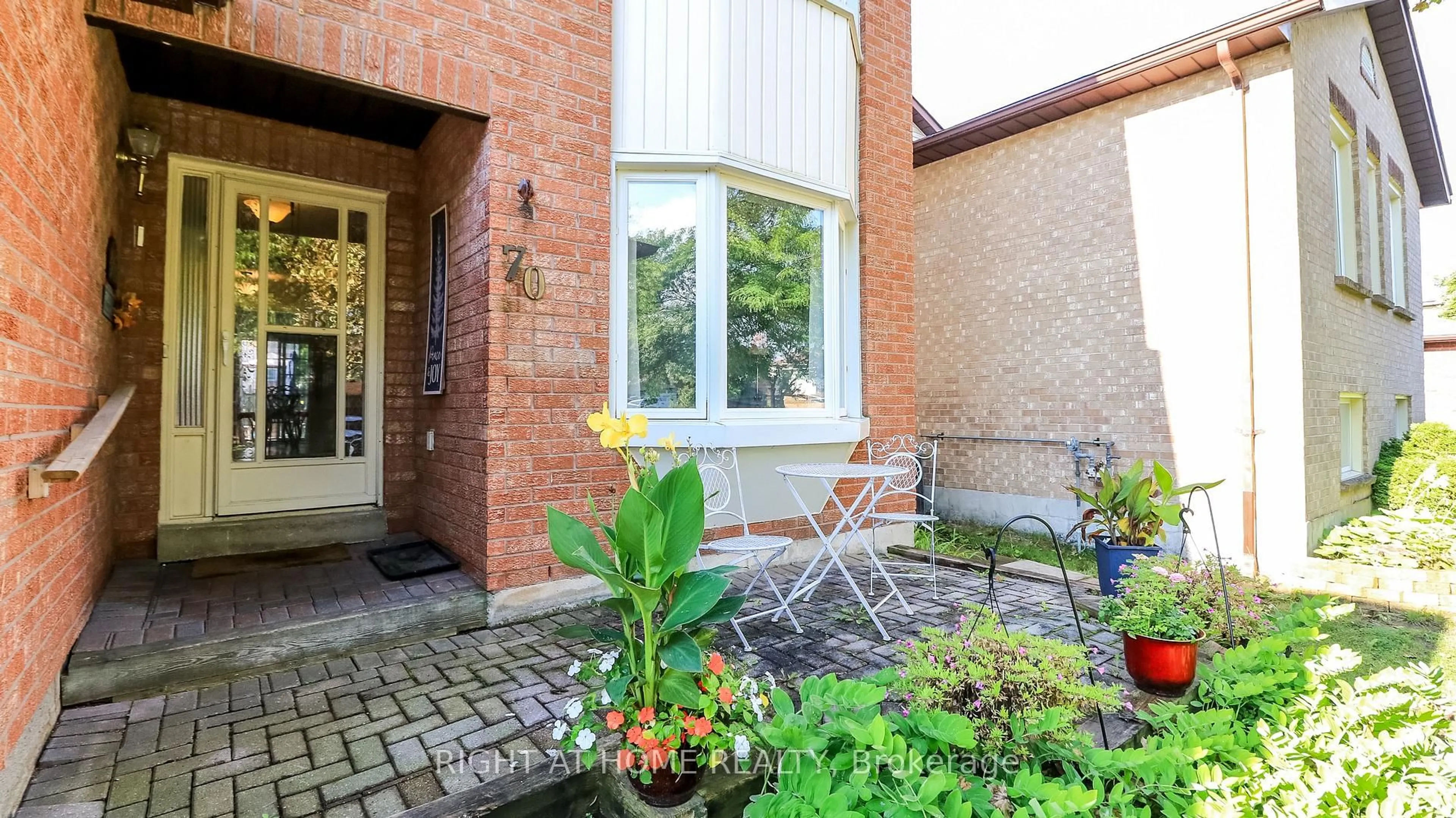Patio, street for 70 Kinzie Lane, Barrie Ontario L4M 5Z8