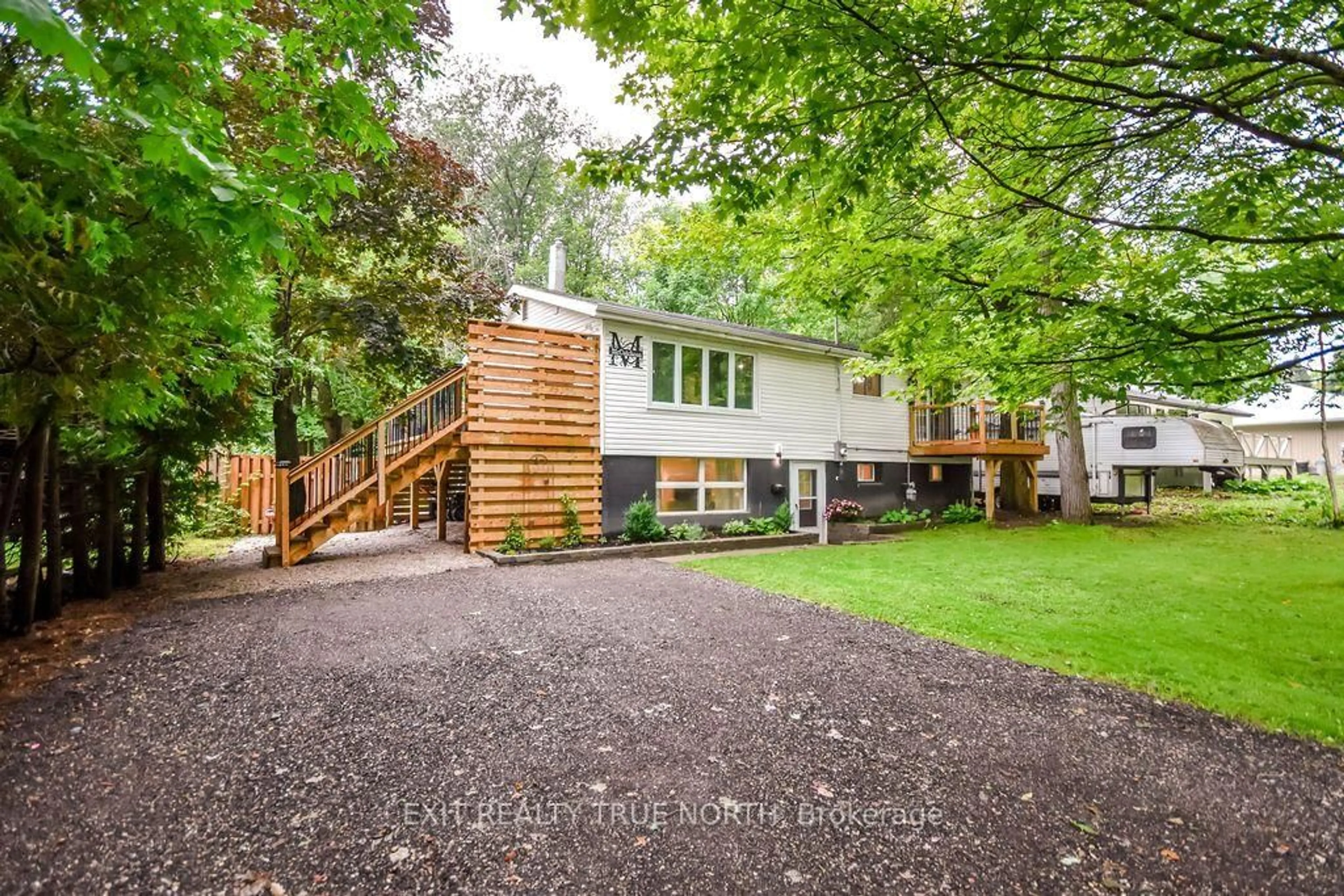 Patio, unknown for 27 Nida Dr, Tiny Ontario L9M 0B3