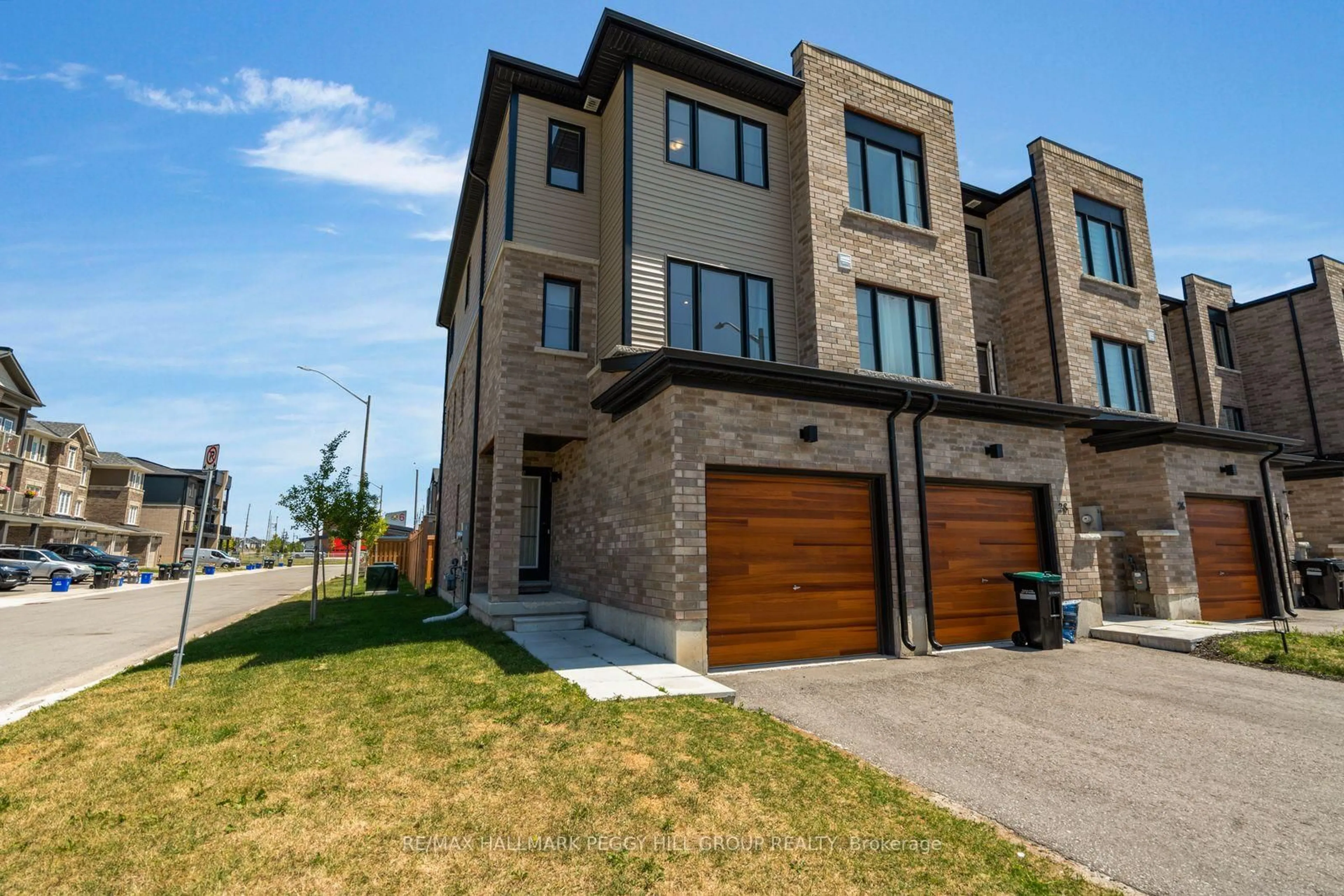 Home with brick exterior material, street for 30 Pumpkin Corner Cres, Barrie Ontario L9J 0T6
