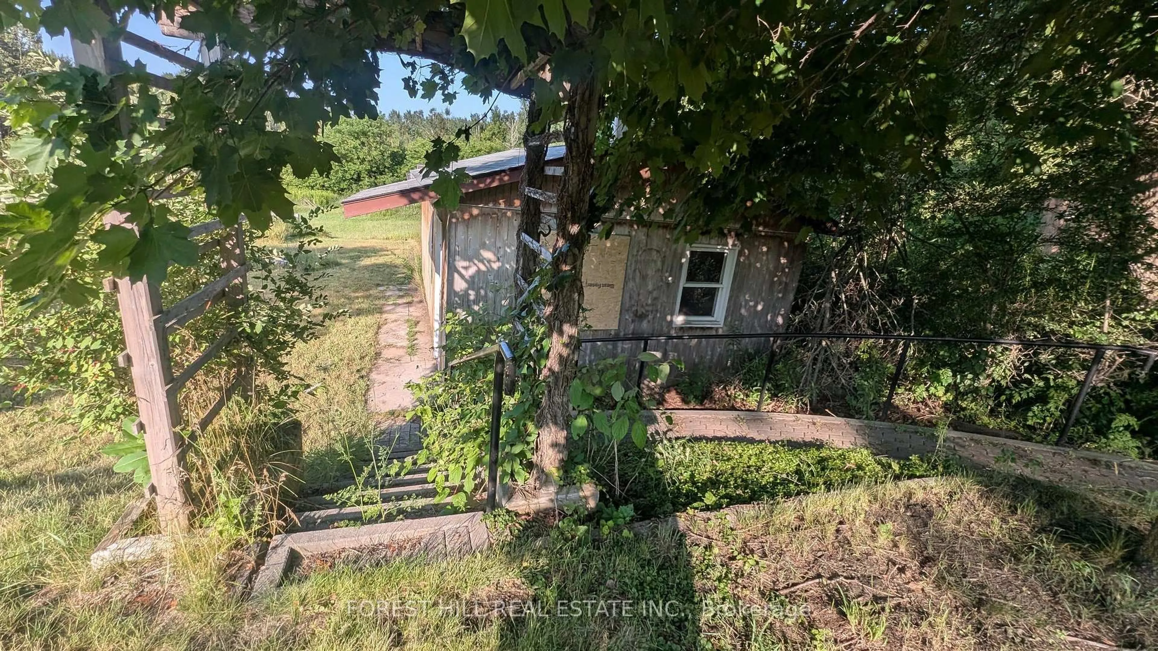 A pic from outside/outdoor area/front of a property/back of a property/a pic from drone, unknown for 144 Miller Dr, Barrie Ontario L4N 9X3