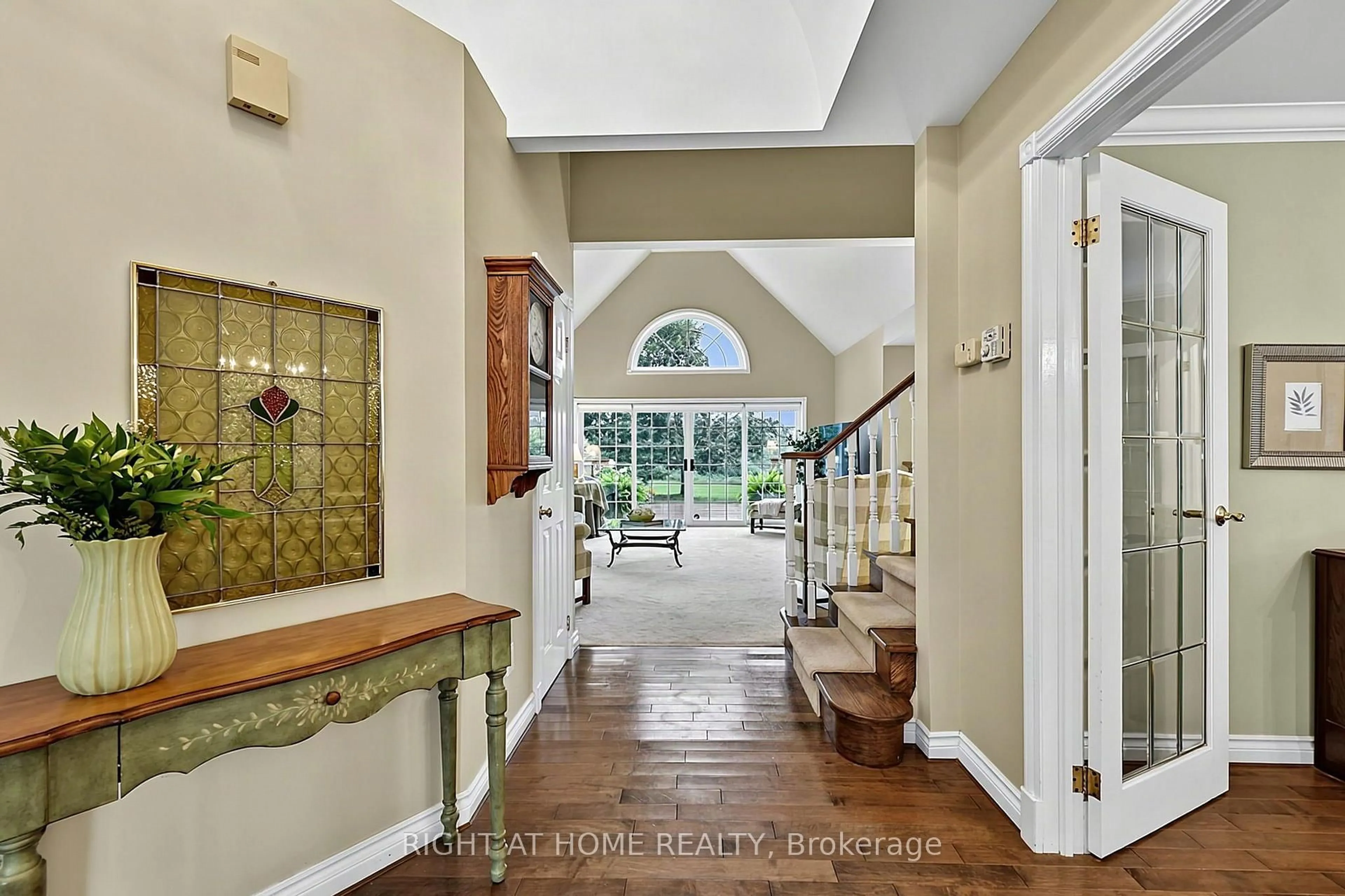 Indoor foyer for 57 Highland Dr, Oro-Medonte Ontario L0L 2L0