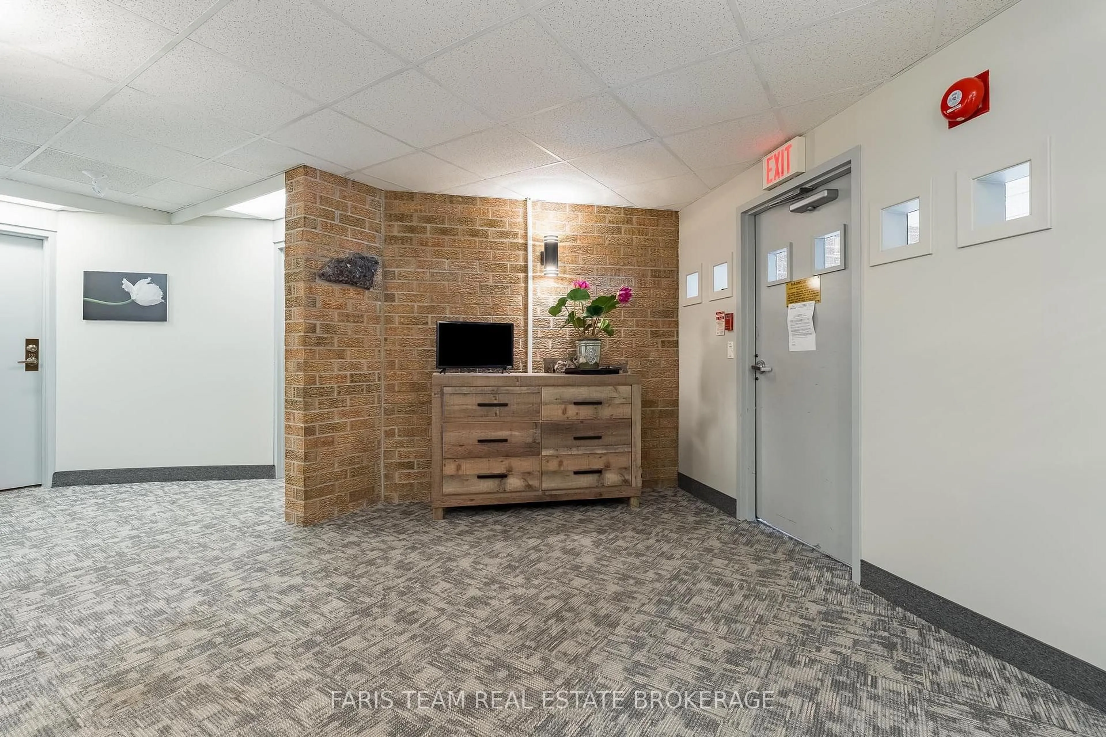 Indoor foyer for 95 Matchedash St #202, Orillia Ontario L3V 4T9