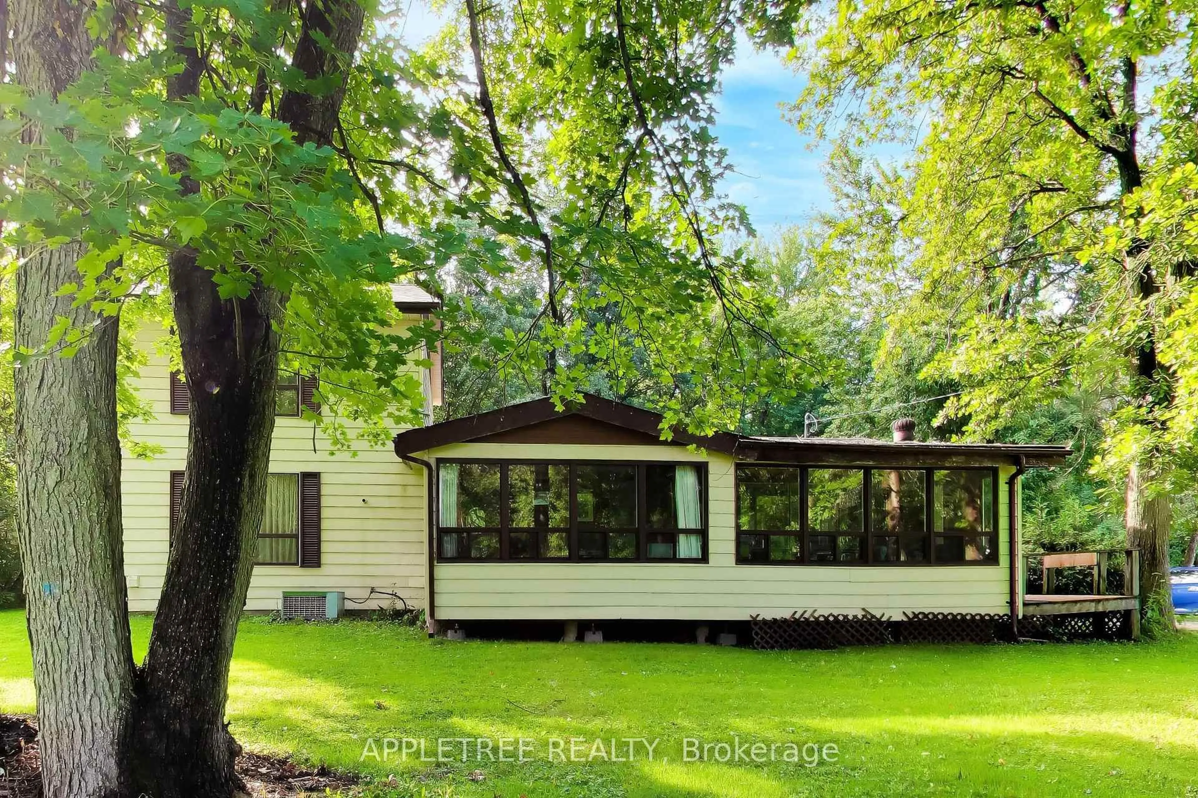 Home with vinyl exterior material, forest/trees view for 6171 Sheba Dr, Ramara Ontario L0K 1L0