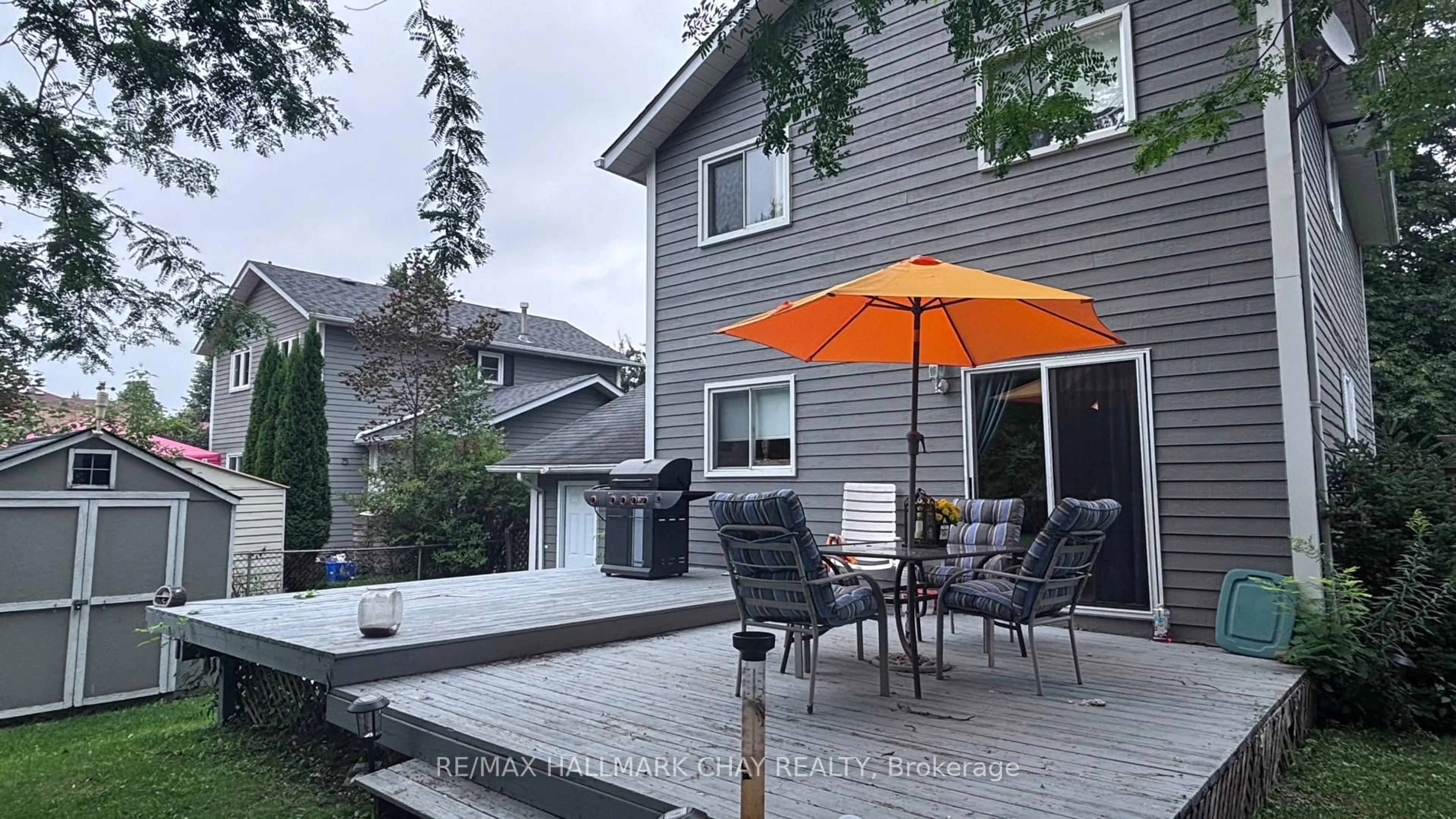 Patio, street for 98 Elizabeth St, Barrie Ontario L4N 6P3