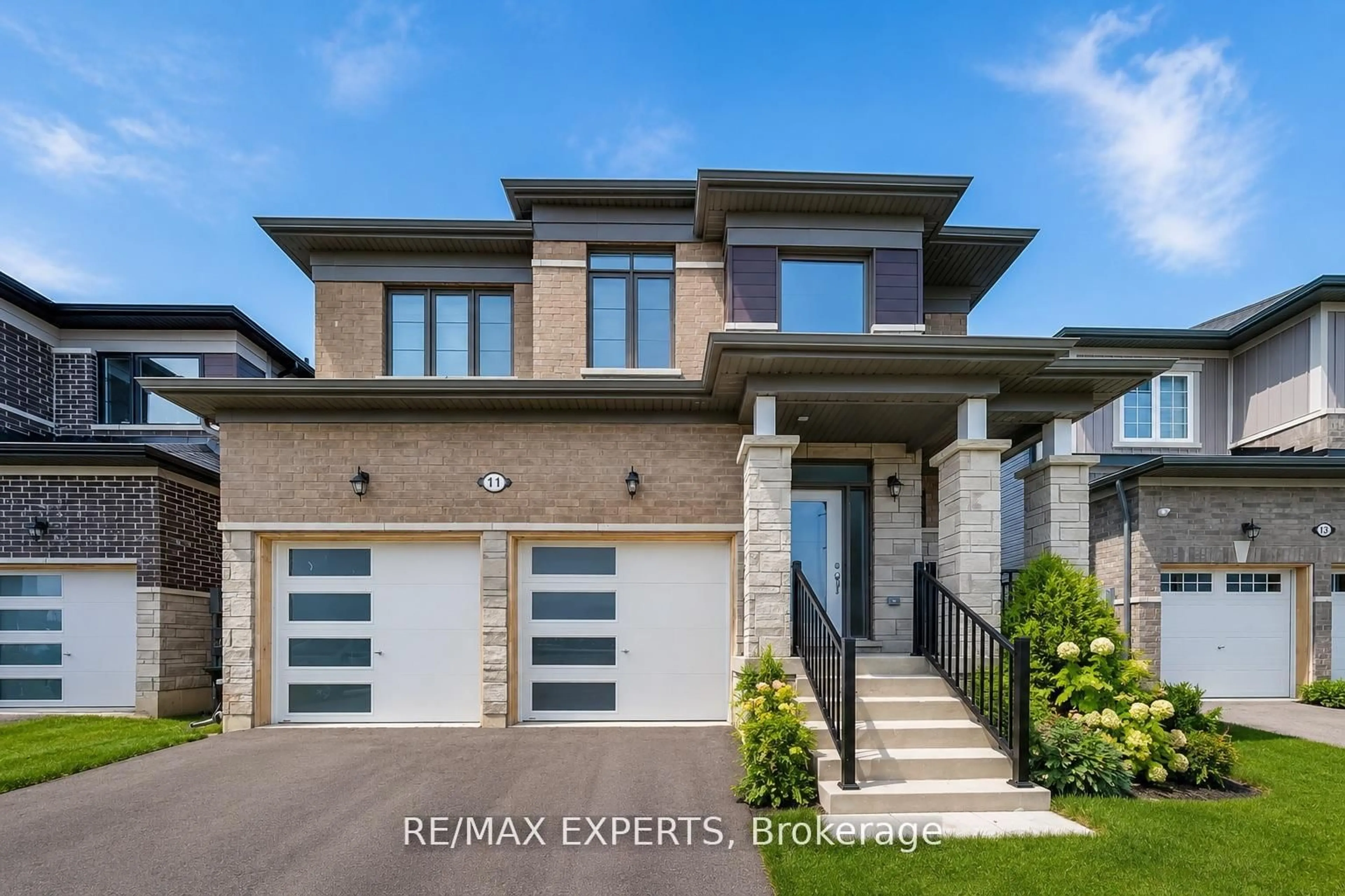 Home with brick exterior material, street for 11 Union Blvd, Wasaga Beach Ontario L9Z 0M6