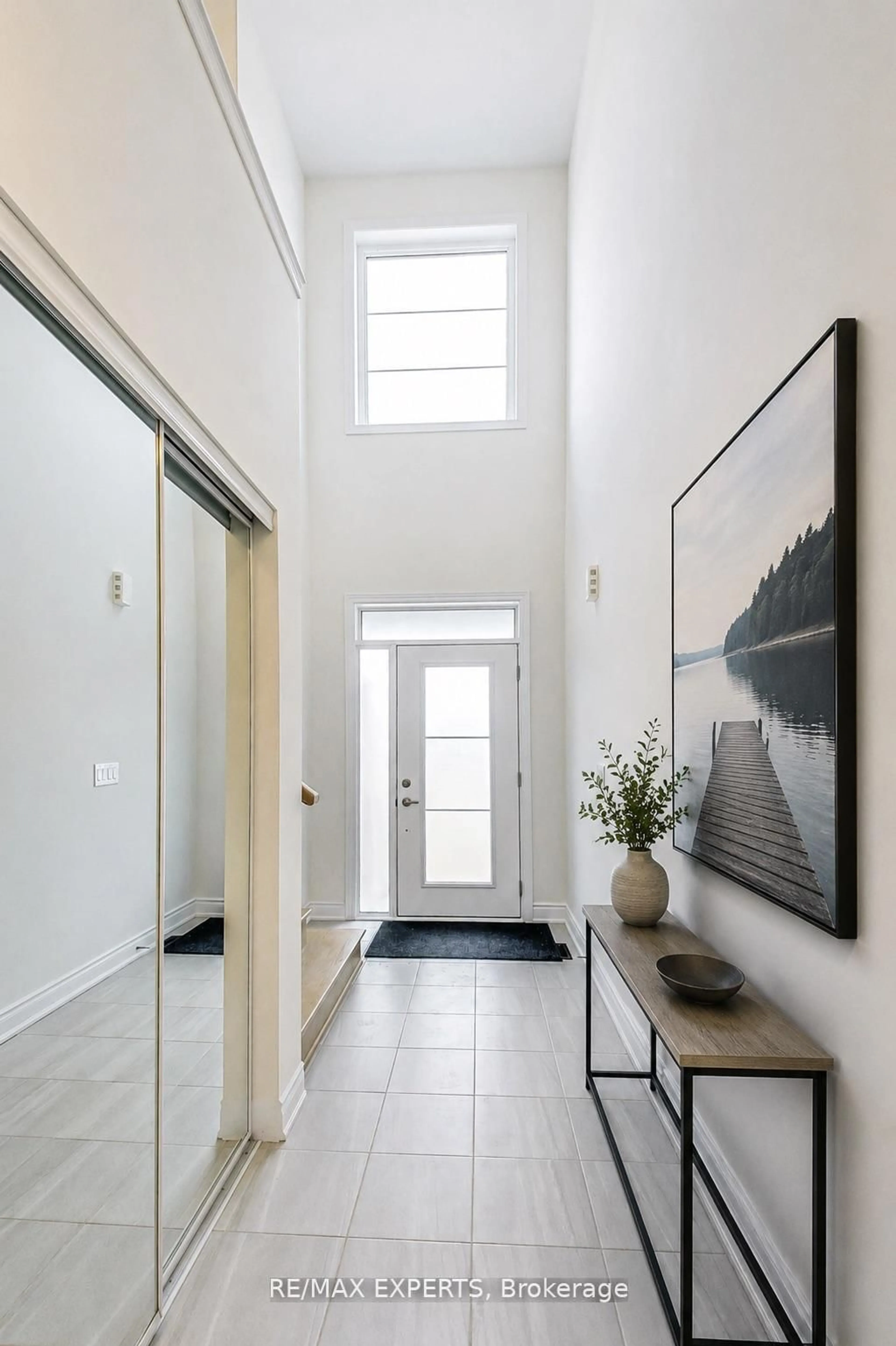 Indoor entryway for 11 Union Blvd, Wasaga Beach Ontario L9Z 0M6