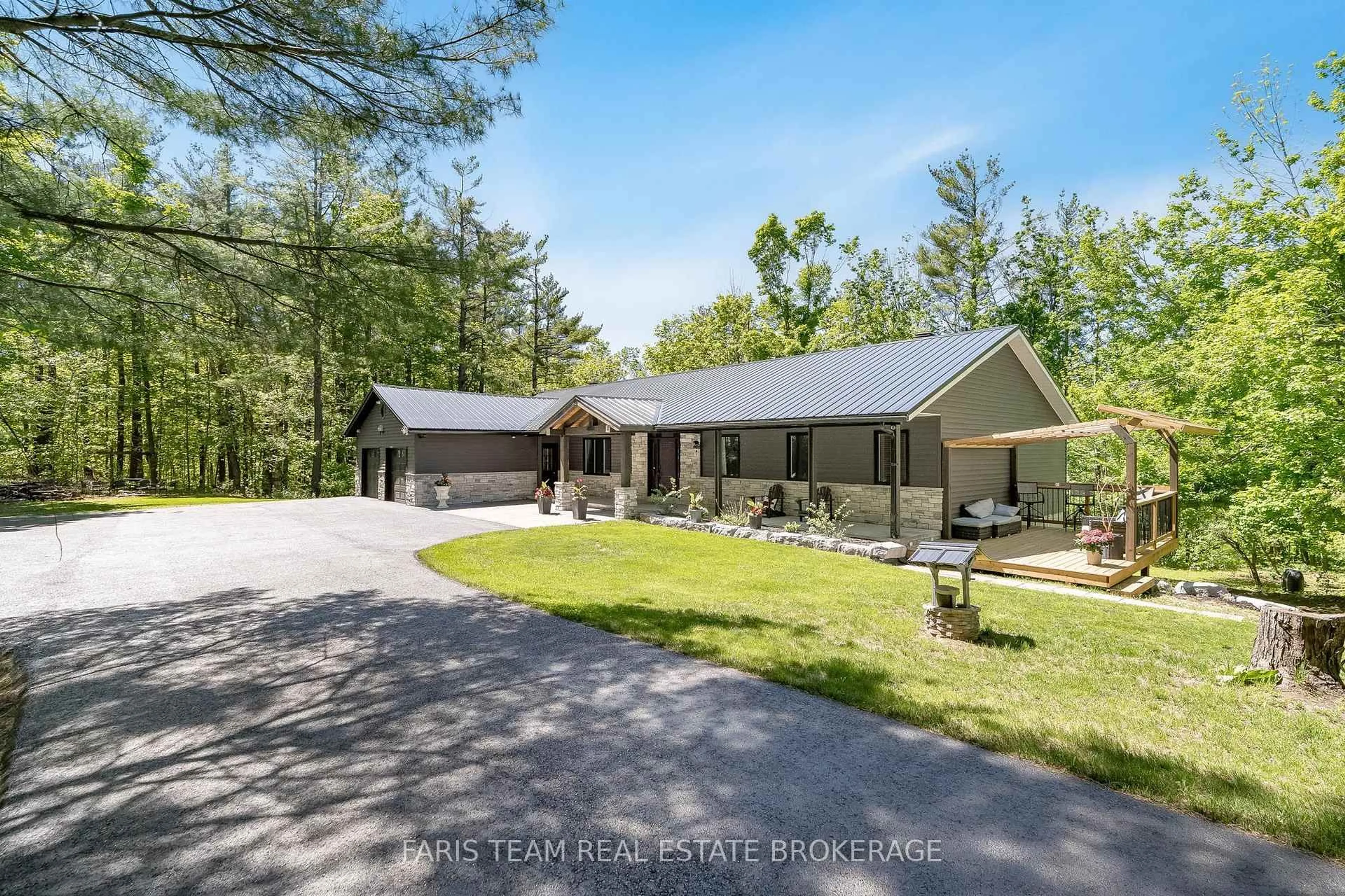 A pic from outside/outdoor area/front of a property/back of a property/a pic from drone, unknown for 800 Mount St. Louis Rd, Oro-Medonte Ontario L0L 1V0