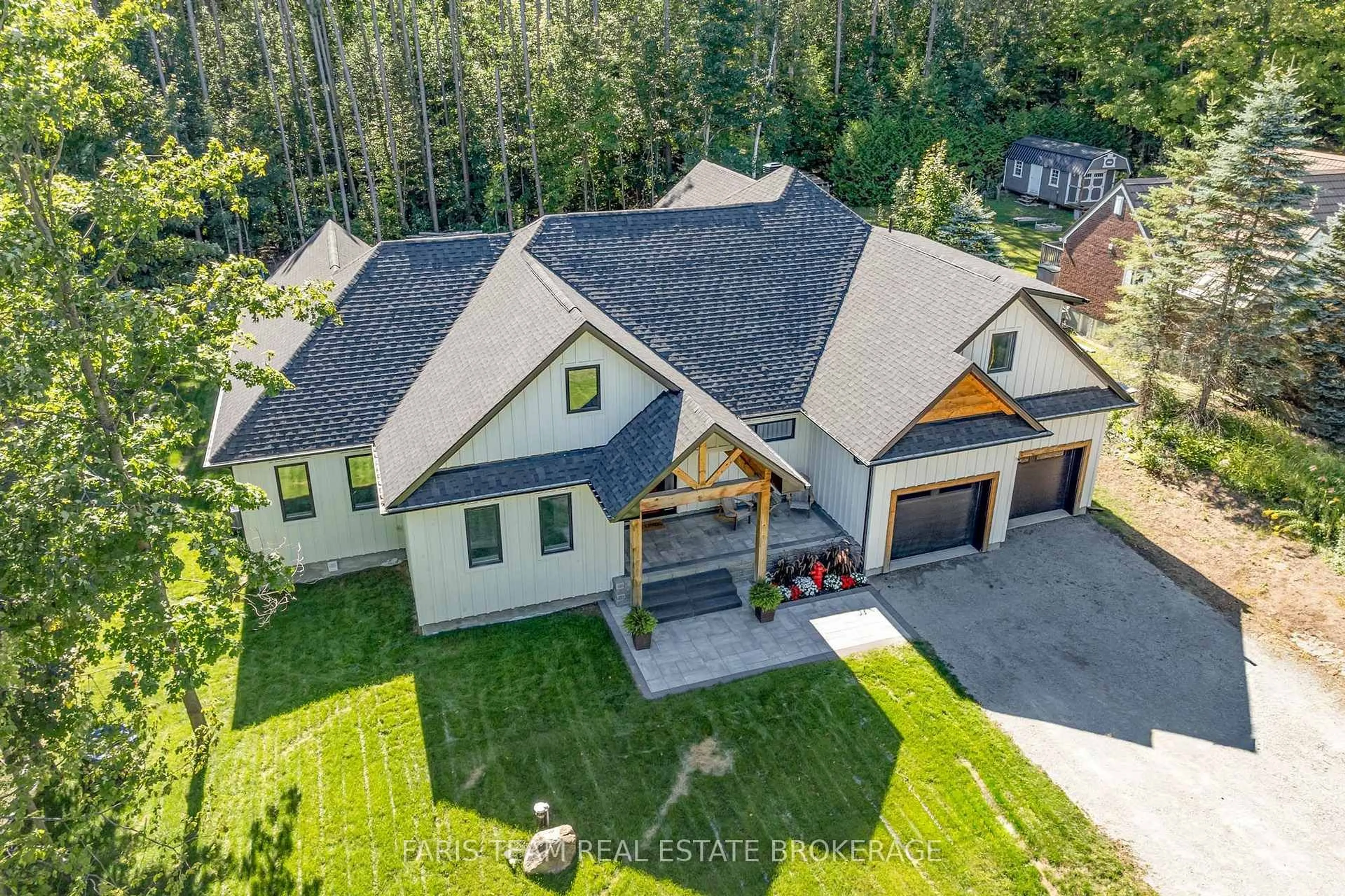 A pic from outside/outdoor area/front of a property/back of a property/a pic from drone, mountain view for 50 Beaufort Cres, Tiny Ontario L9M 1R2
