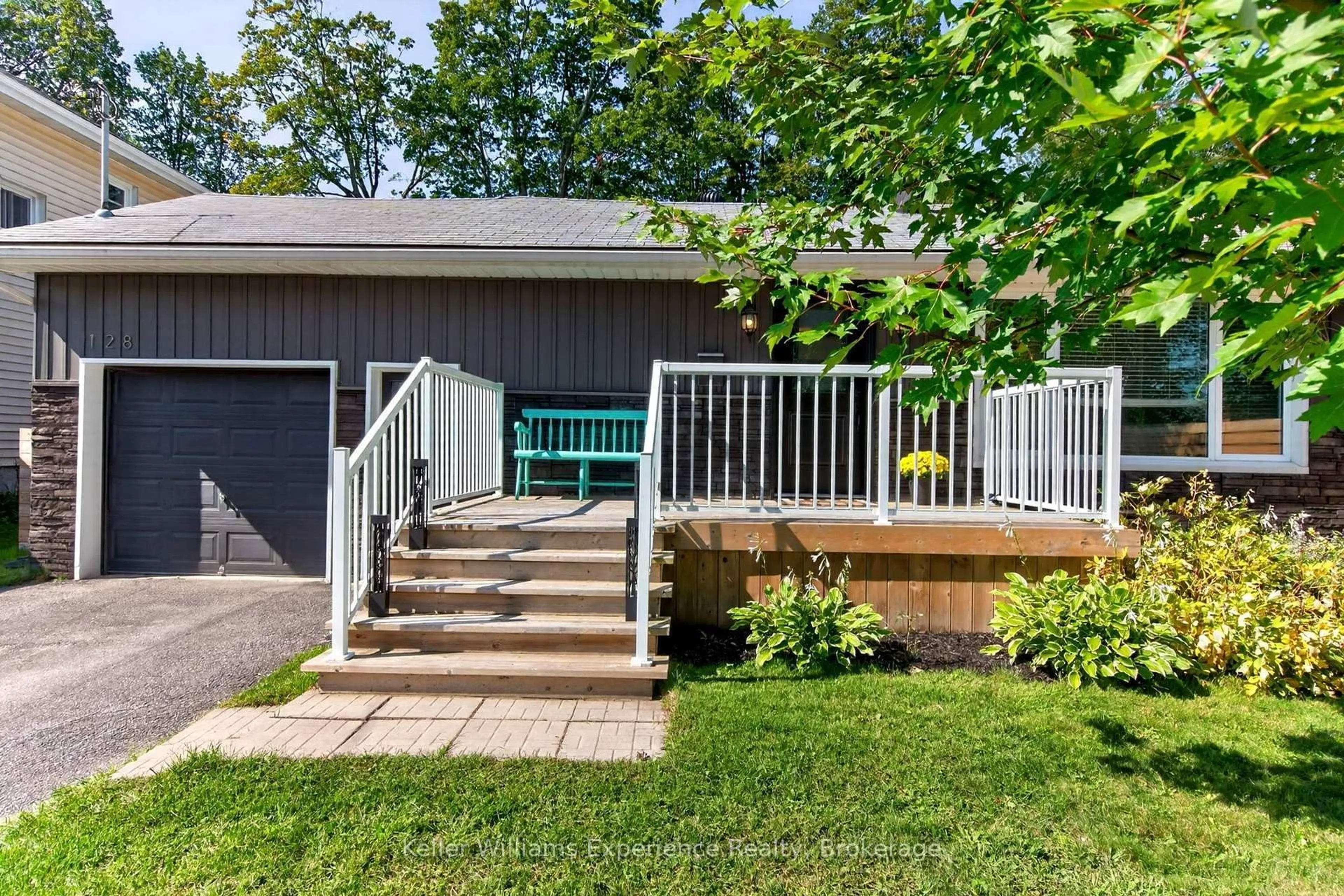Patio, unknown for 128 Ninth St, Midland Ontario L4R 4B8