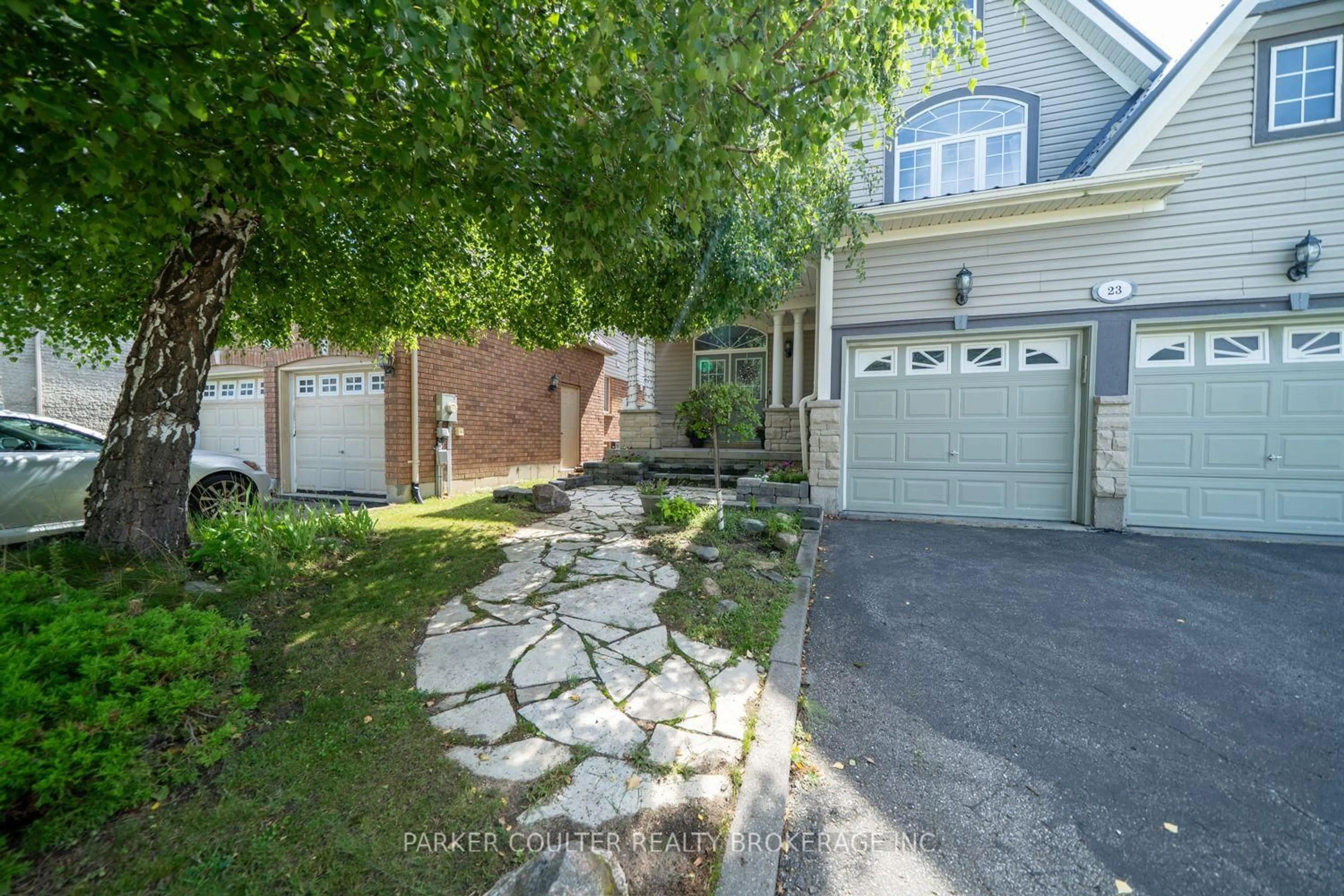 A pic from outside/outdoor area/front of a property/back of a property/a pic from drone, street for 23 Sovereign's Gate, Barrie Ontario L4N 0K7