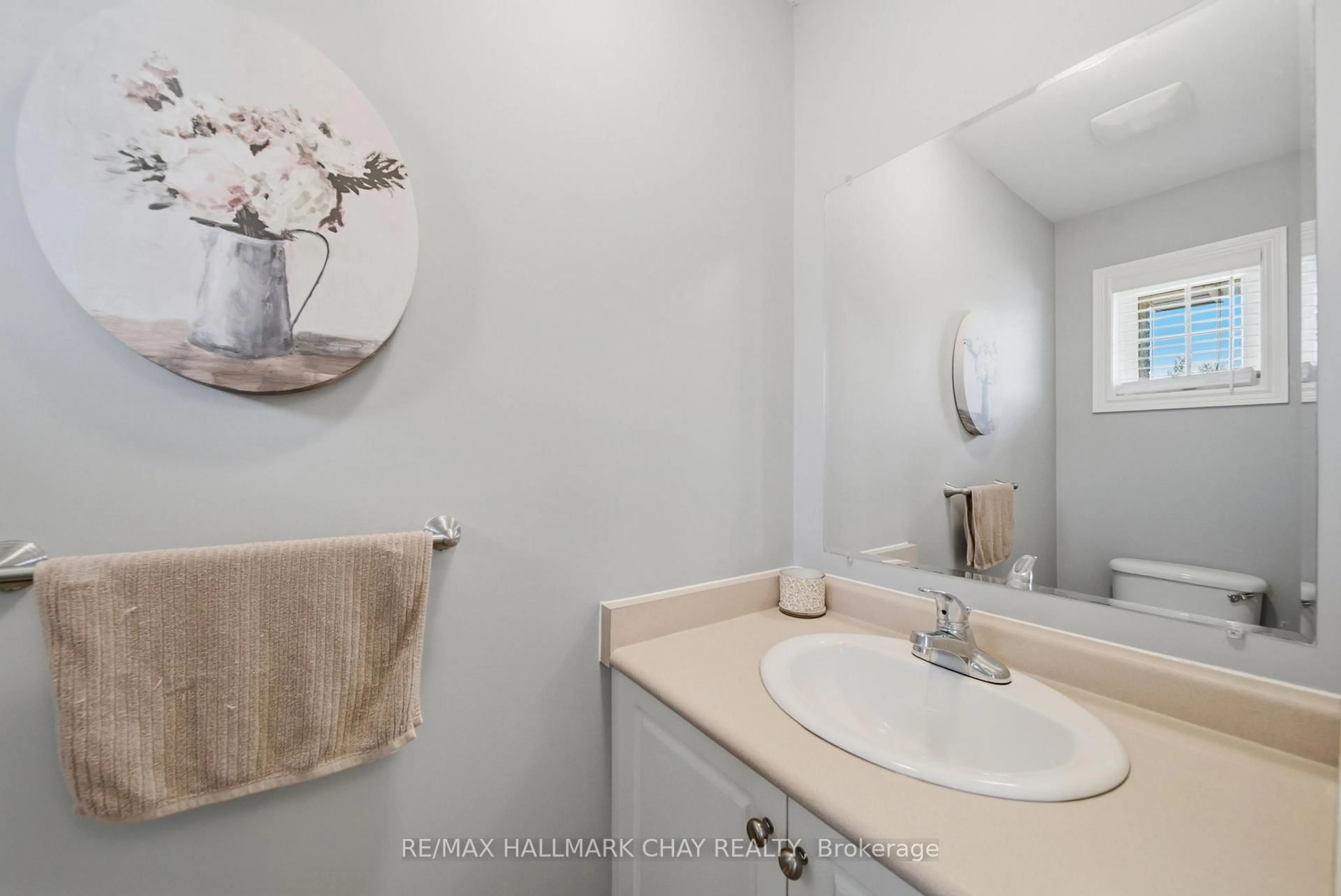 Standard bathroom, ceramic/tile floor for 46 Michelle Dr, Orillia Ontario L3V 7V6