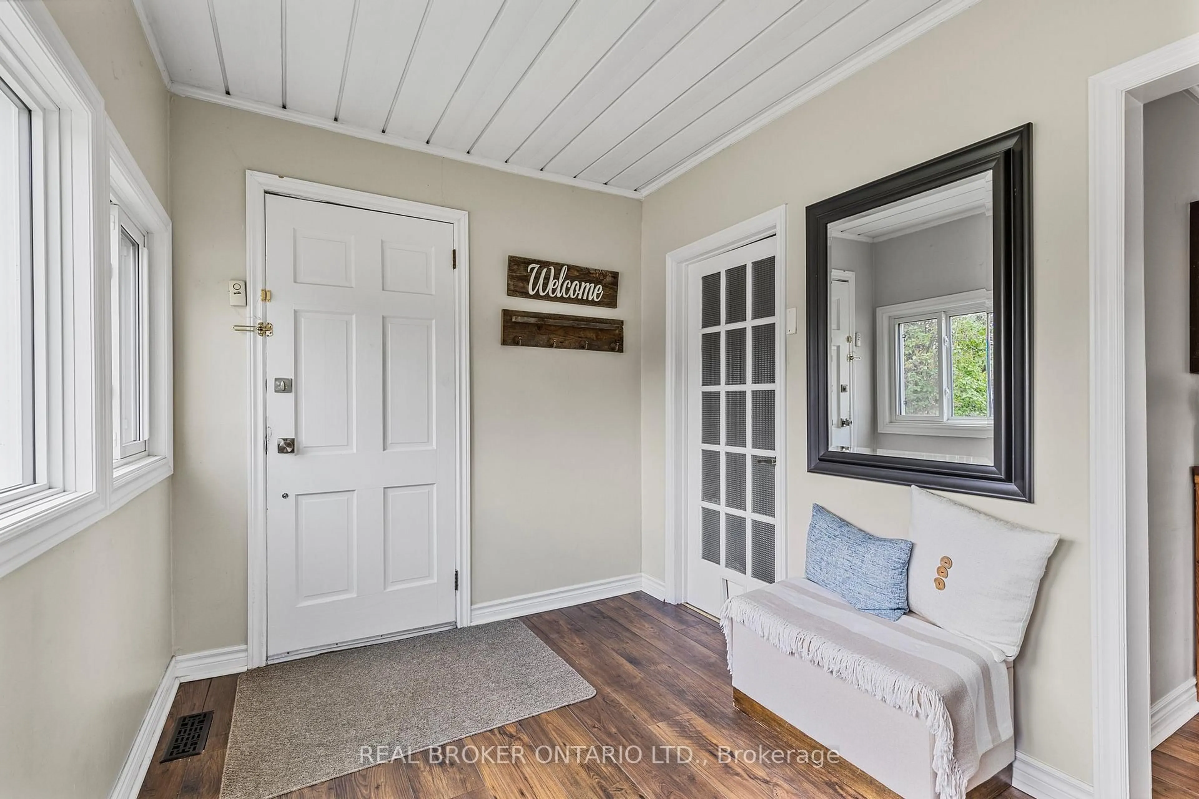 Indoor entryway for 23 Owen Rd, Oro-Medonte Ontario L0L 1T0