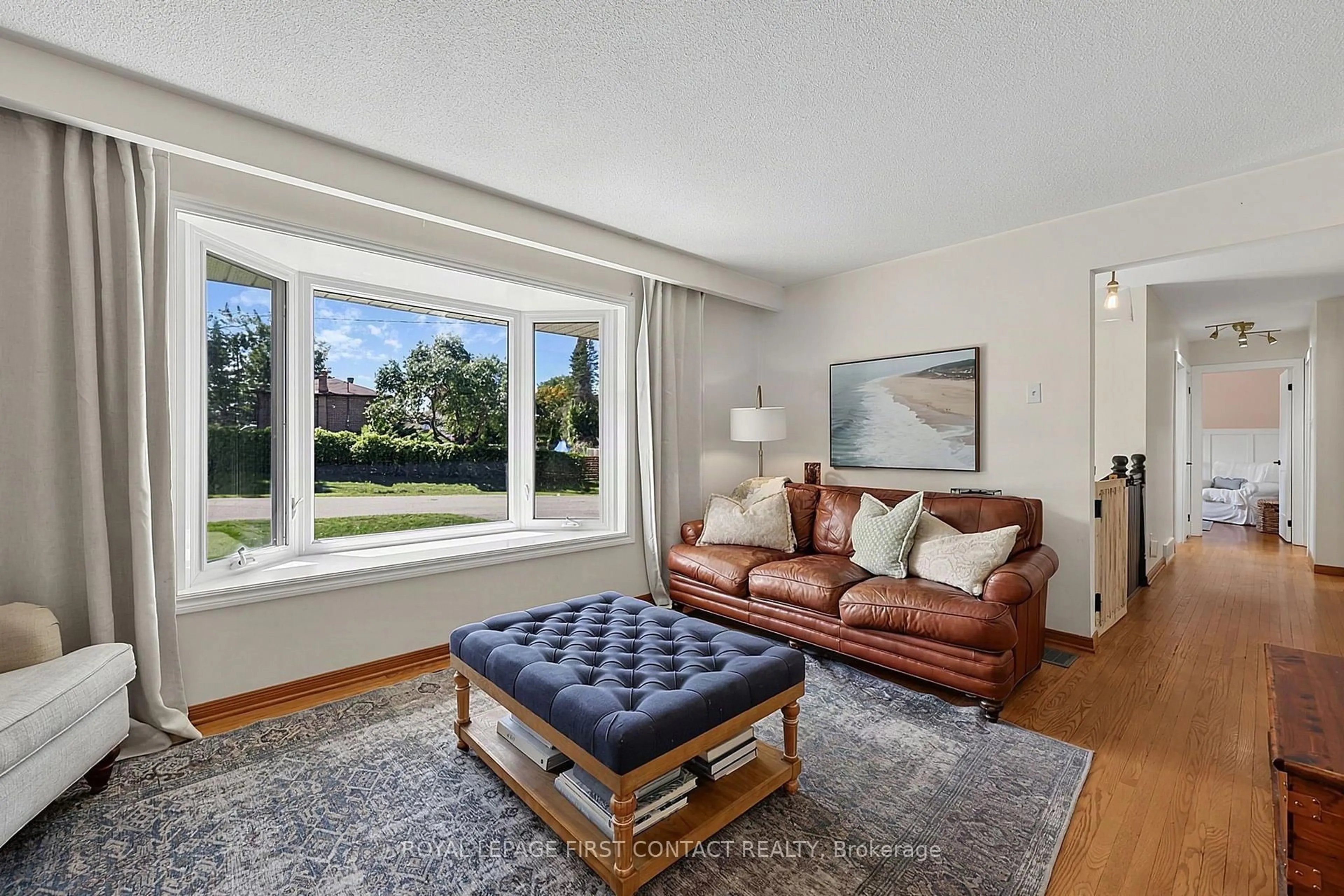 Living room with furniture, unknown for 11 MacLaren Ave, Barrie Ontario L4N 3Y1