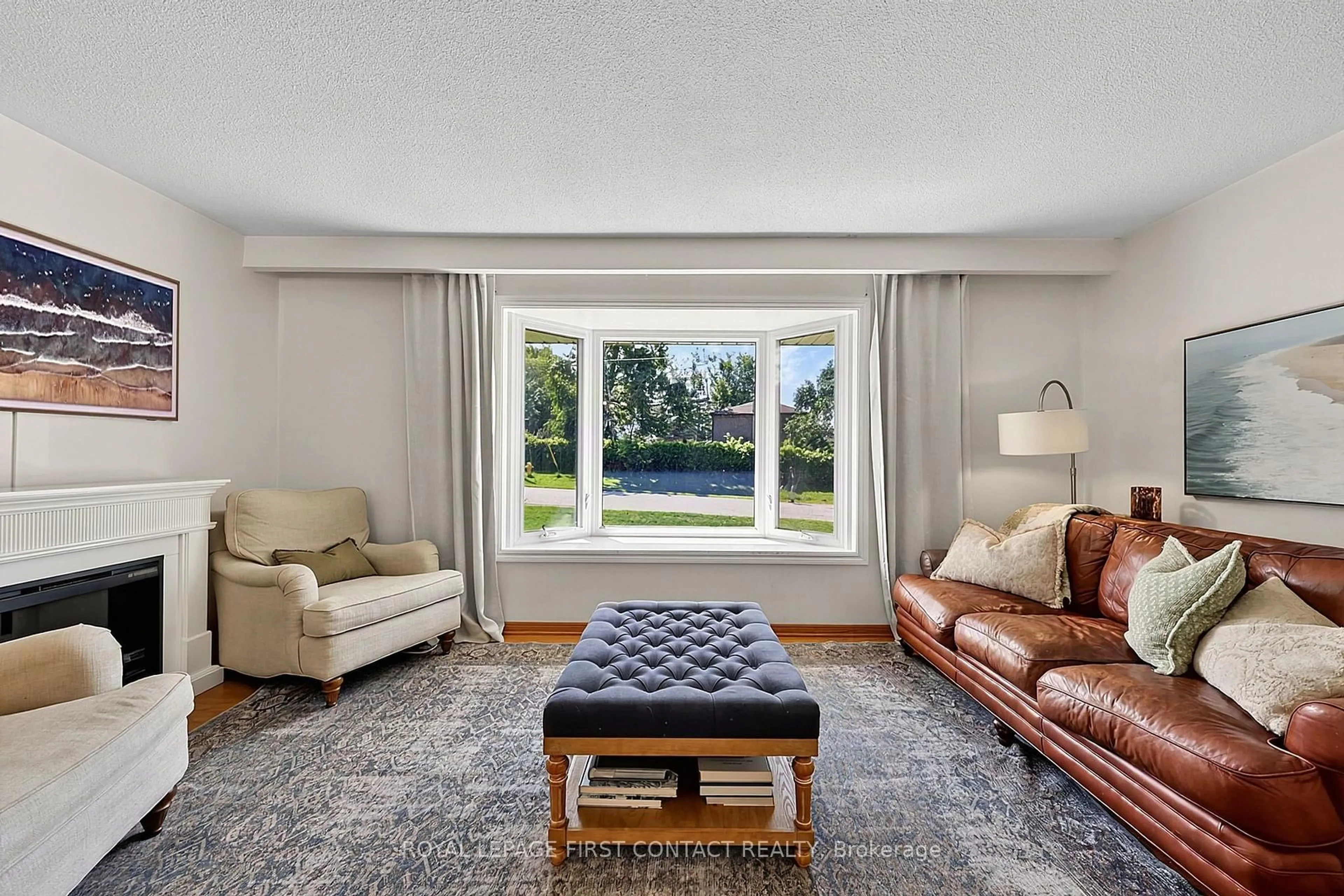 Living room with furniture, unknown for 11 MacLaren Ave, Barrie Ontario L4N 3Y1