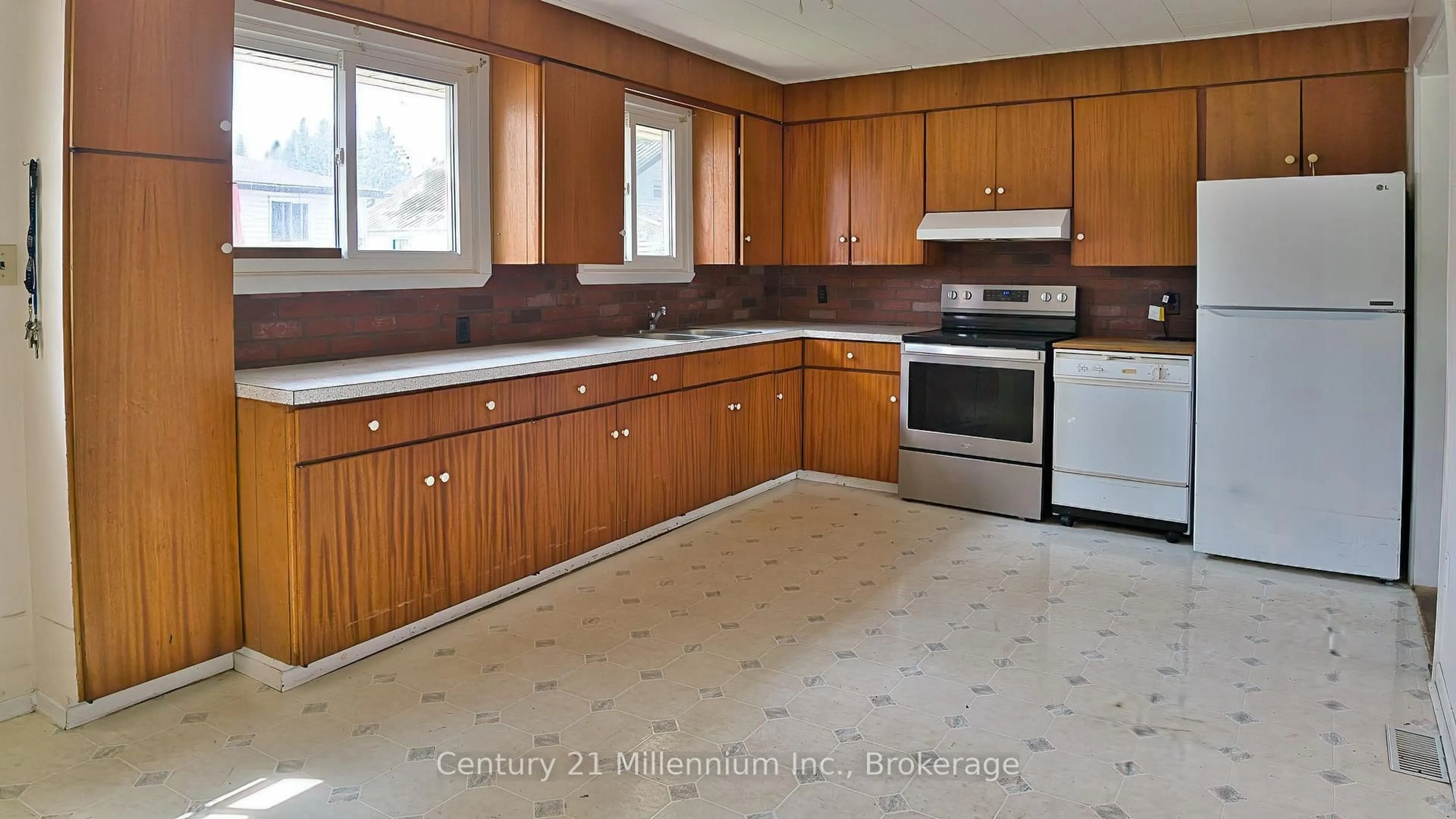 Standard kitchen, ceramic/tile floor for 209 John St, Clearview Ontario L0M 1S0