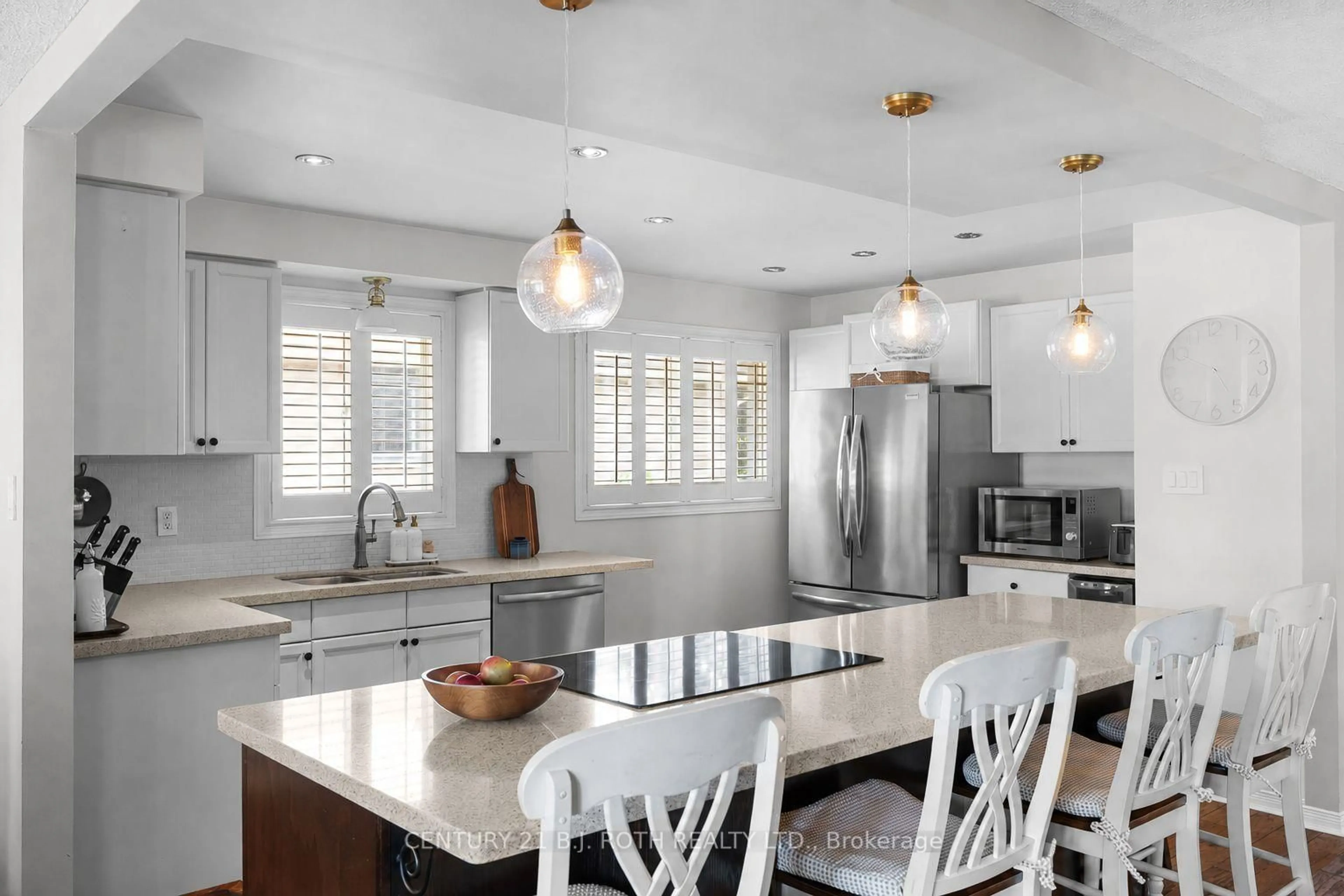 Contemporary kitchen, unknown for 305 Park St, Orillia Ontario L3V 7R6