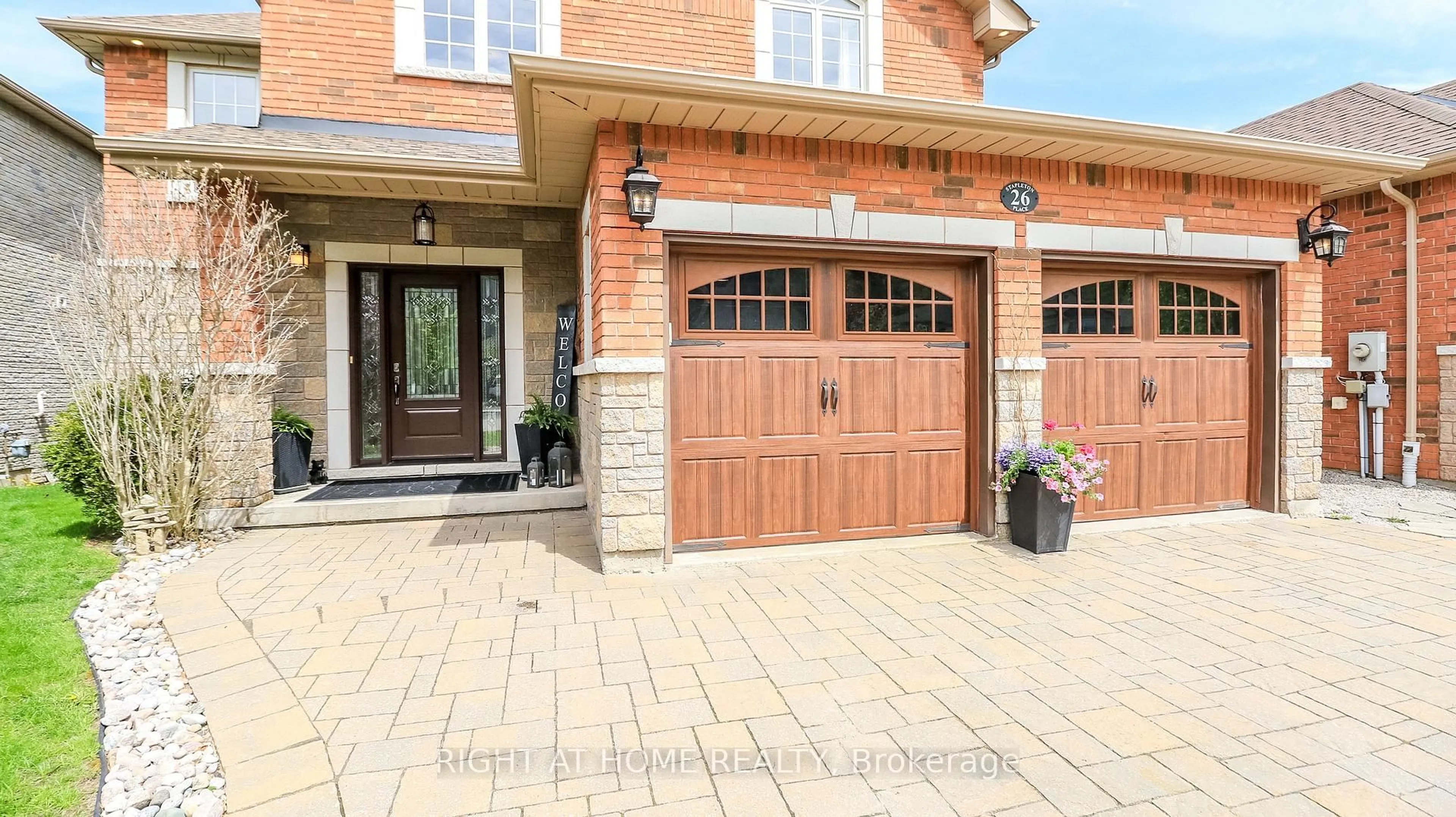 Home with brick exterior material, street for 26 Stapleton Pl, Barrie Ontario L4N 5Z3