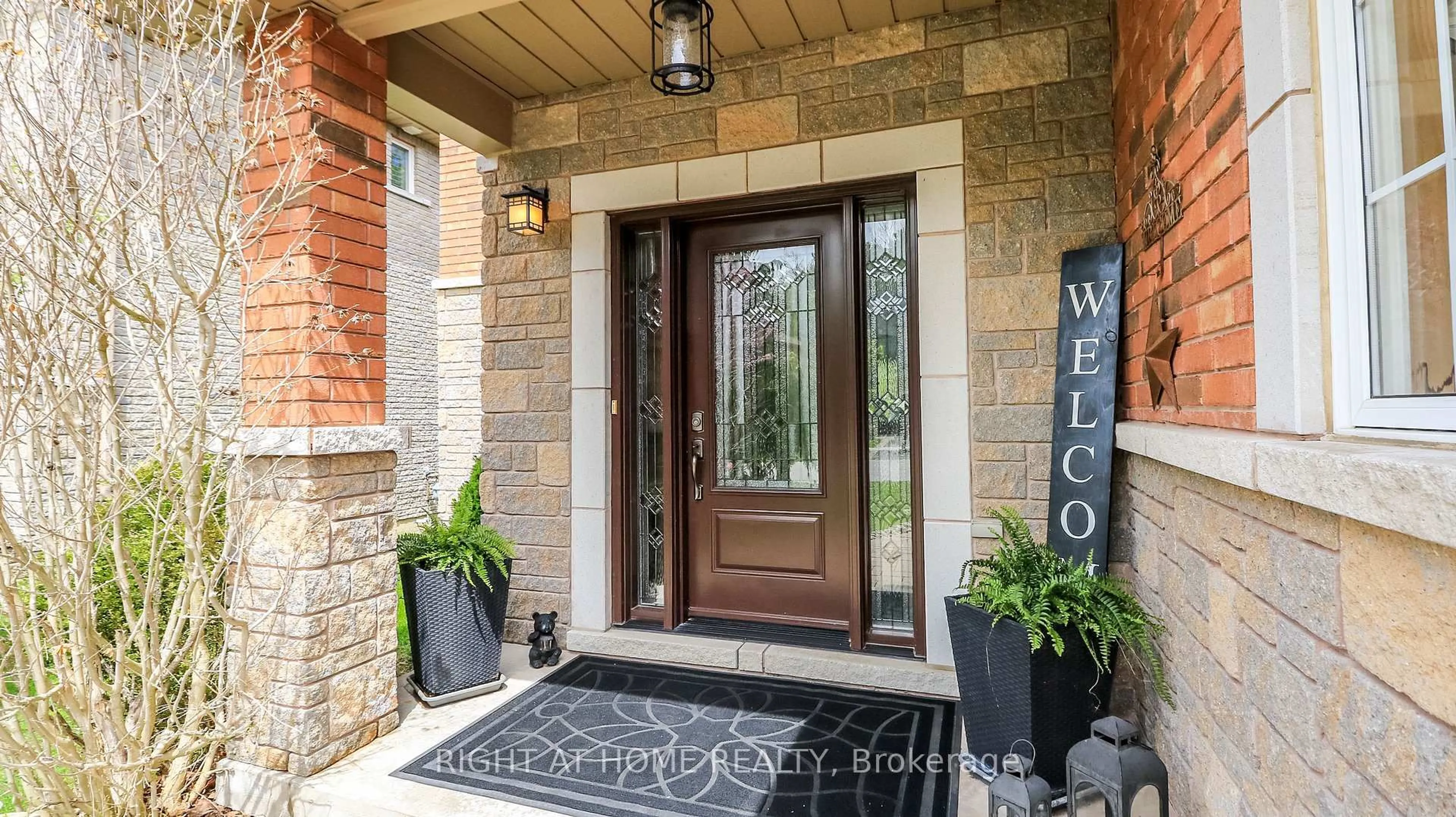 Indoor entryway for 26 Stapleton Pl, Barrie Ontario L4N 5Z3